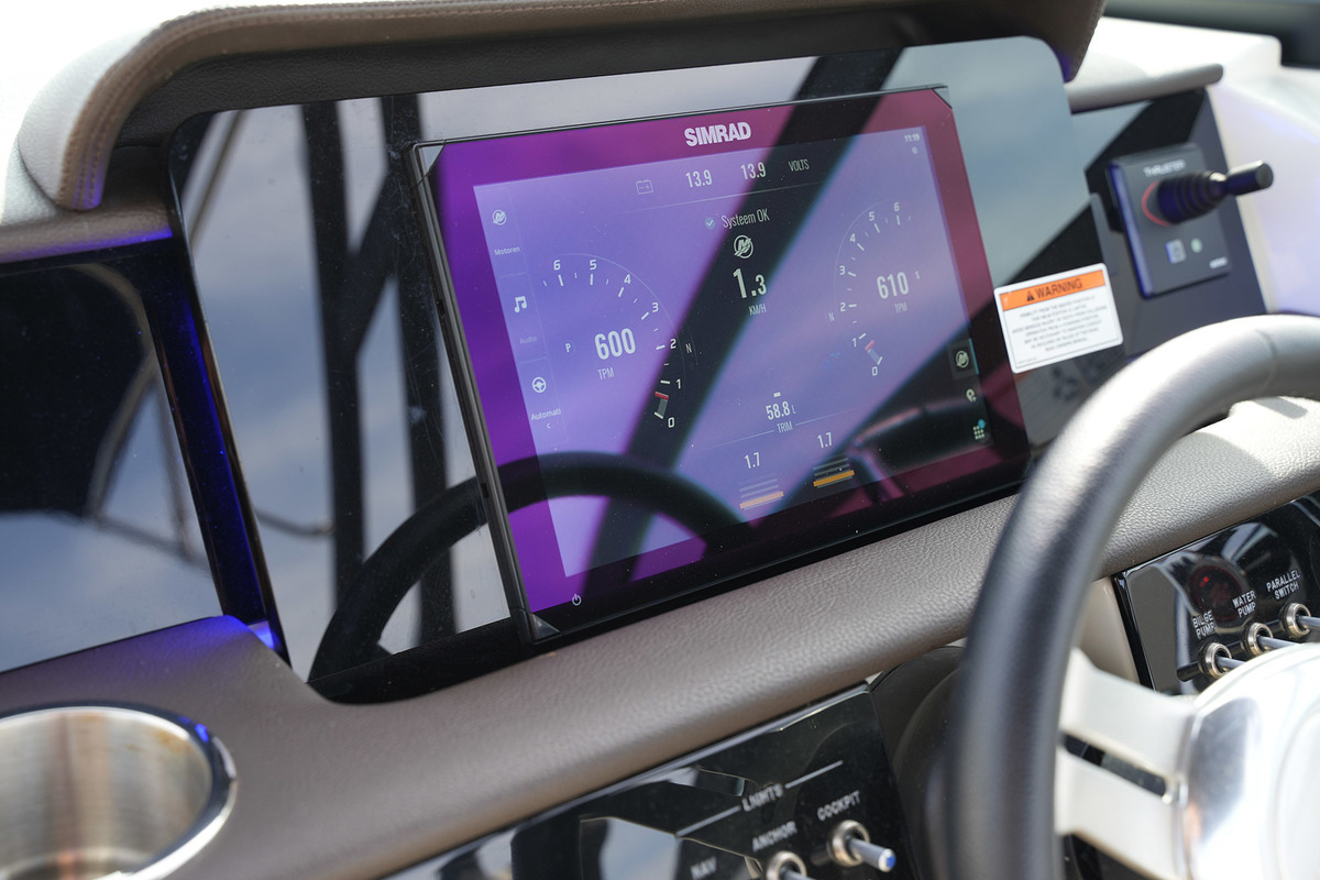 Sea Ray SDX 290 Outboard