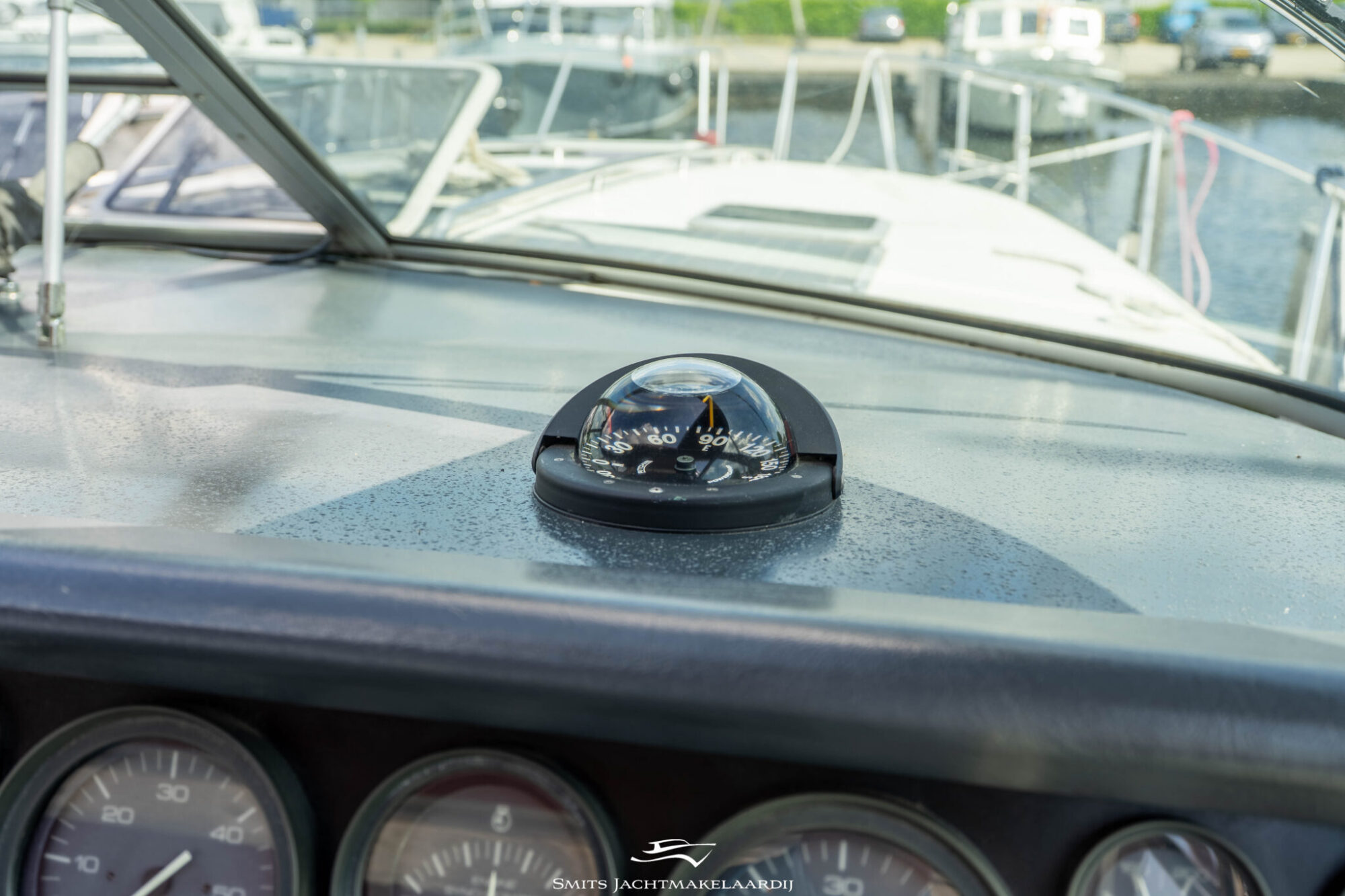 Sea Ray 370 Express Cruiser