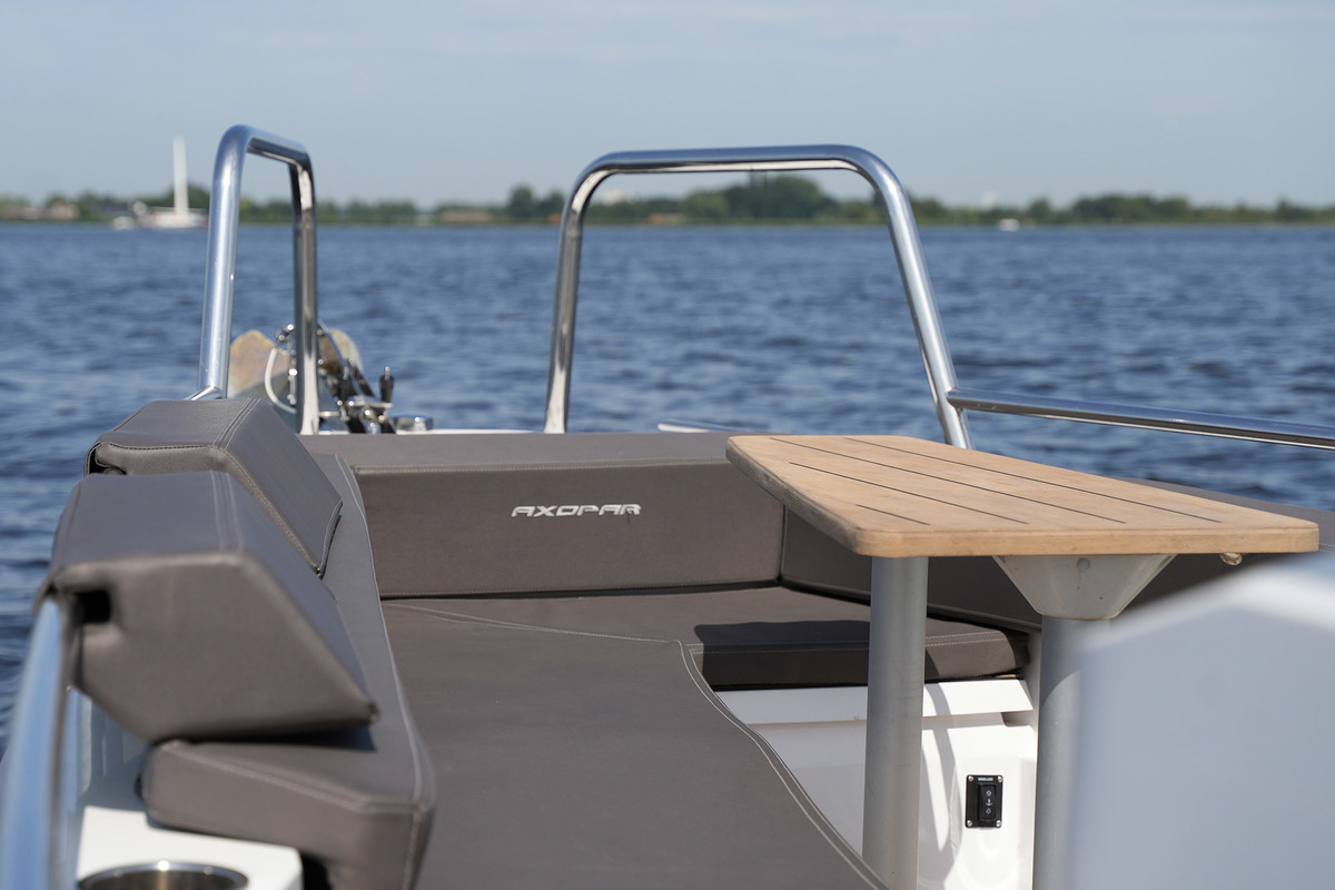 Axopar 28 Cabin