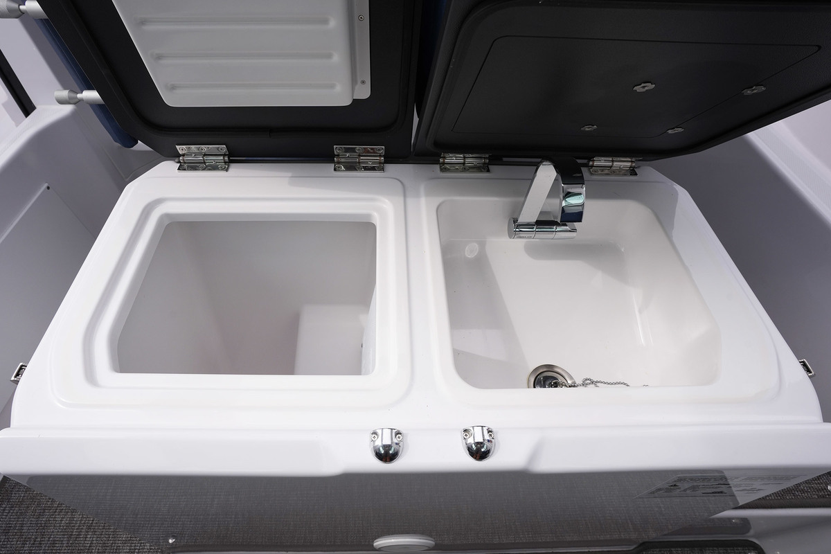 Axopar 29 XC Cross Cabin