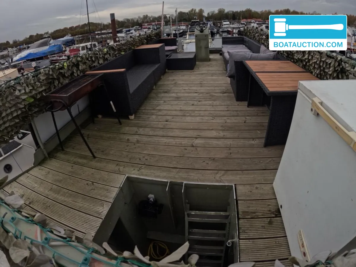 Loosdrecht Houseboat