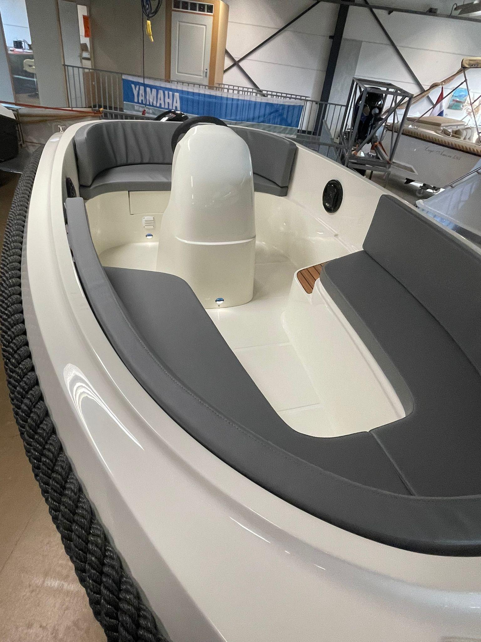 Oud Huijzer 471 Tender