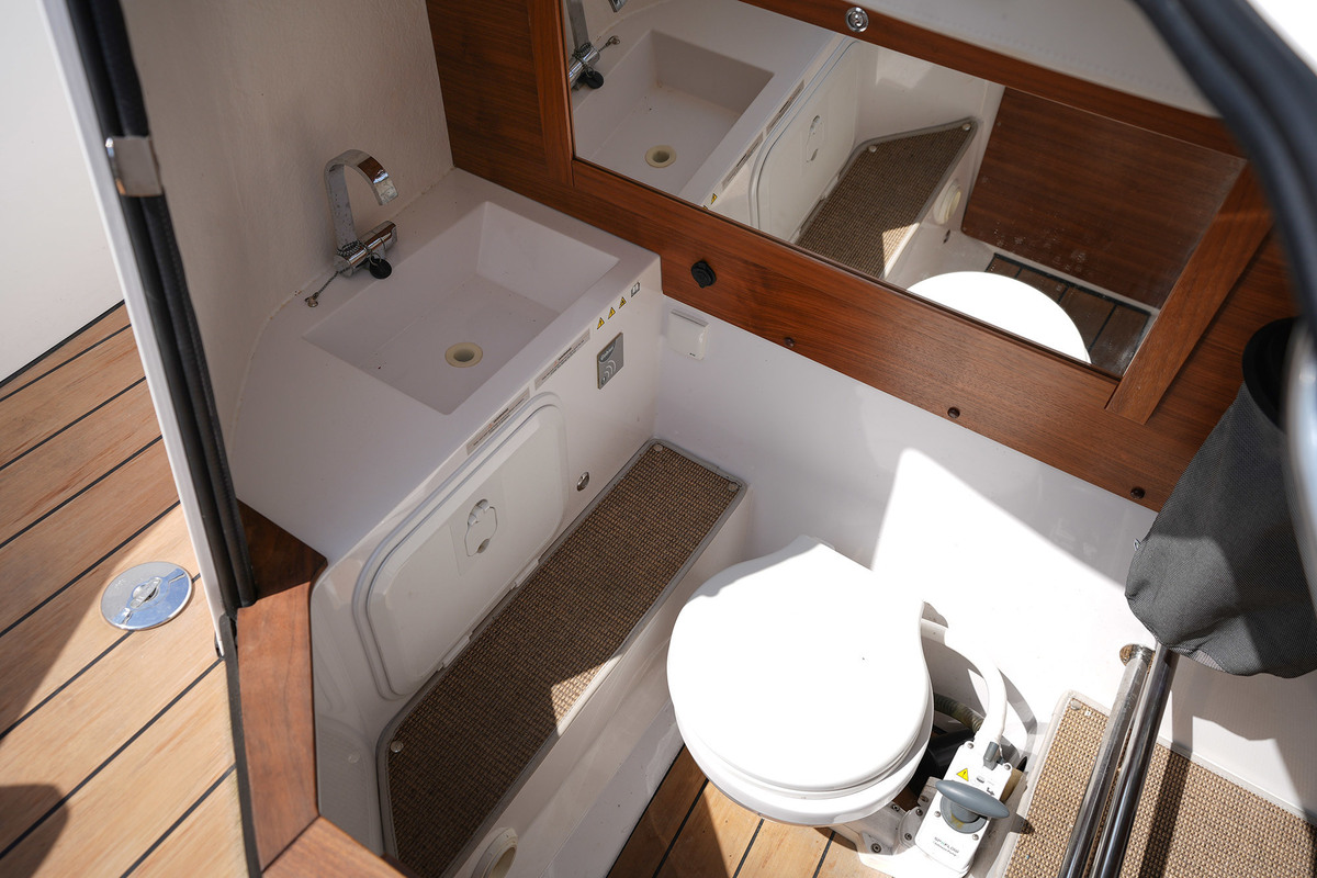 Axopar 28 Cabin