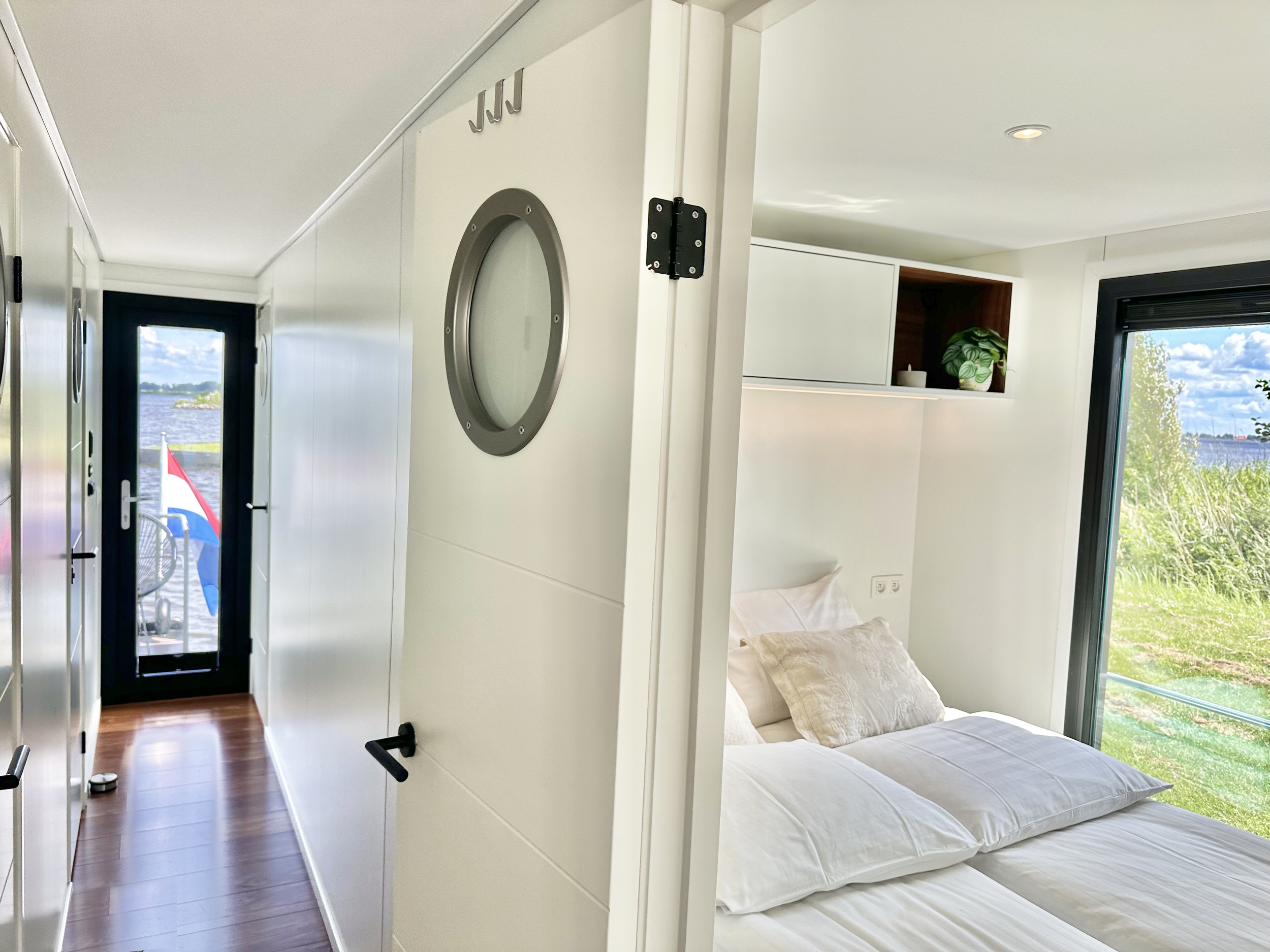 HOMESHIP Lotus Navigator 14 Houseboat