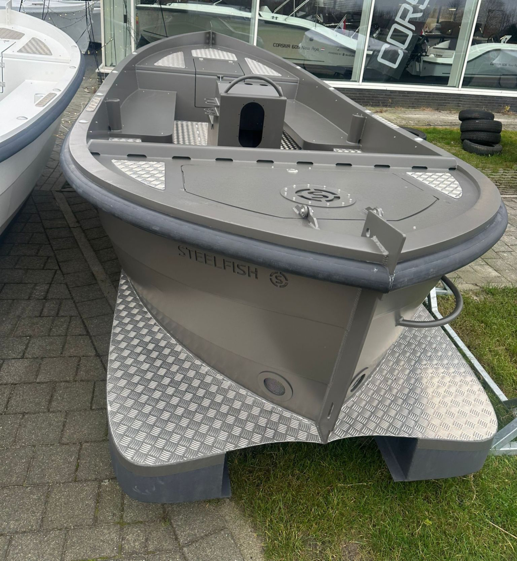 Steelfish 670 vaarklaar 60pk Honda