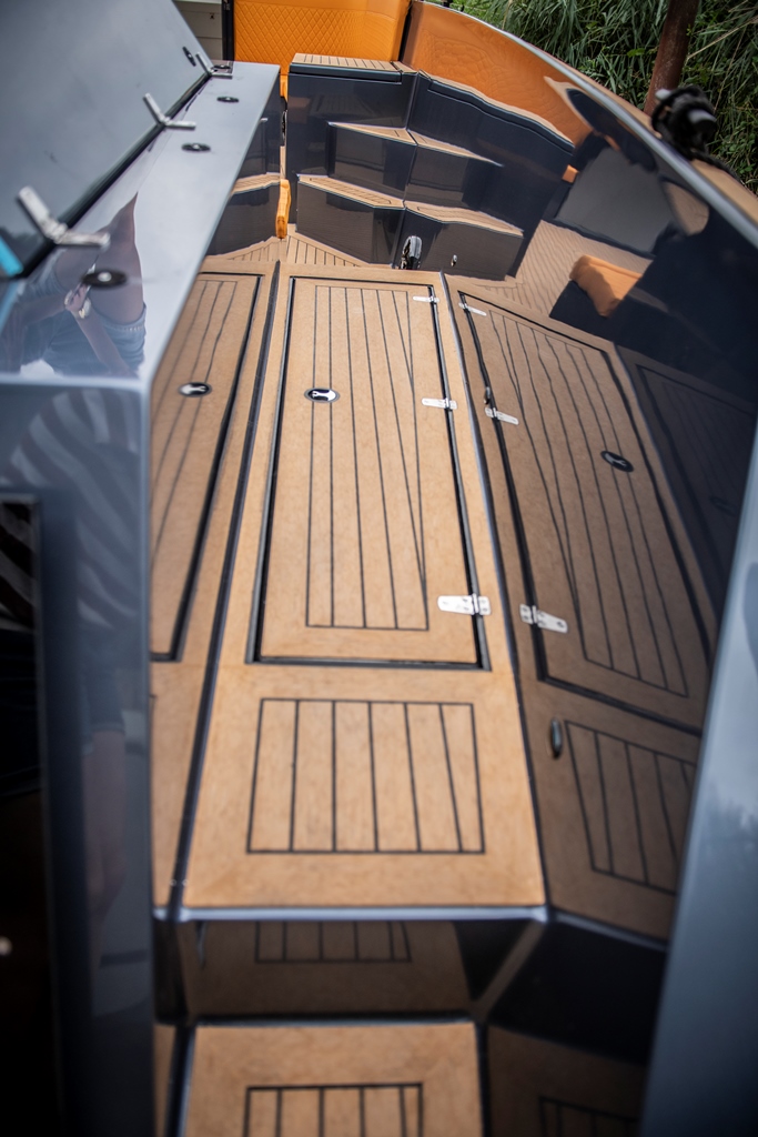 Maxima Boats 35