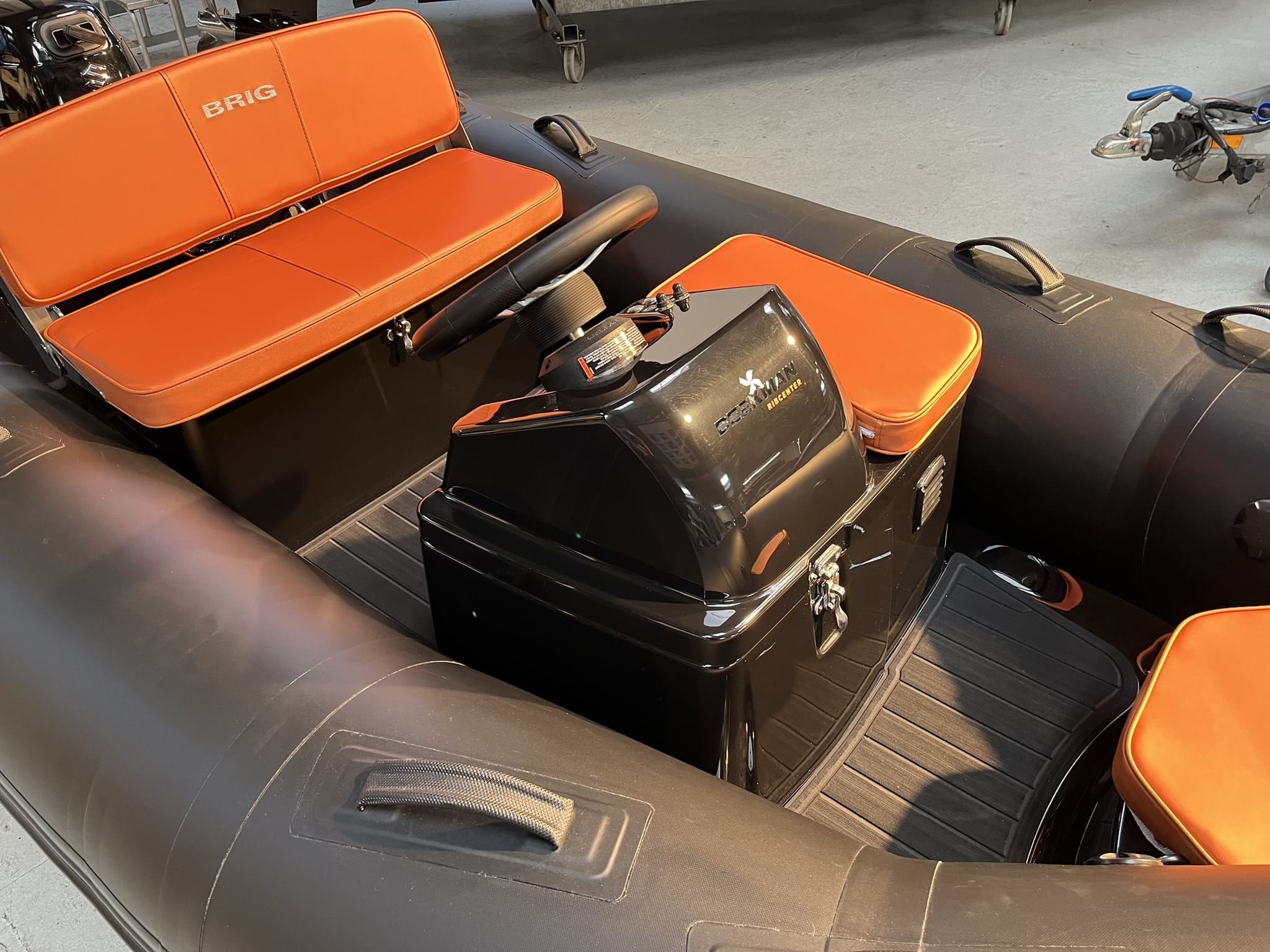 Brig Falcon 330 Tender