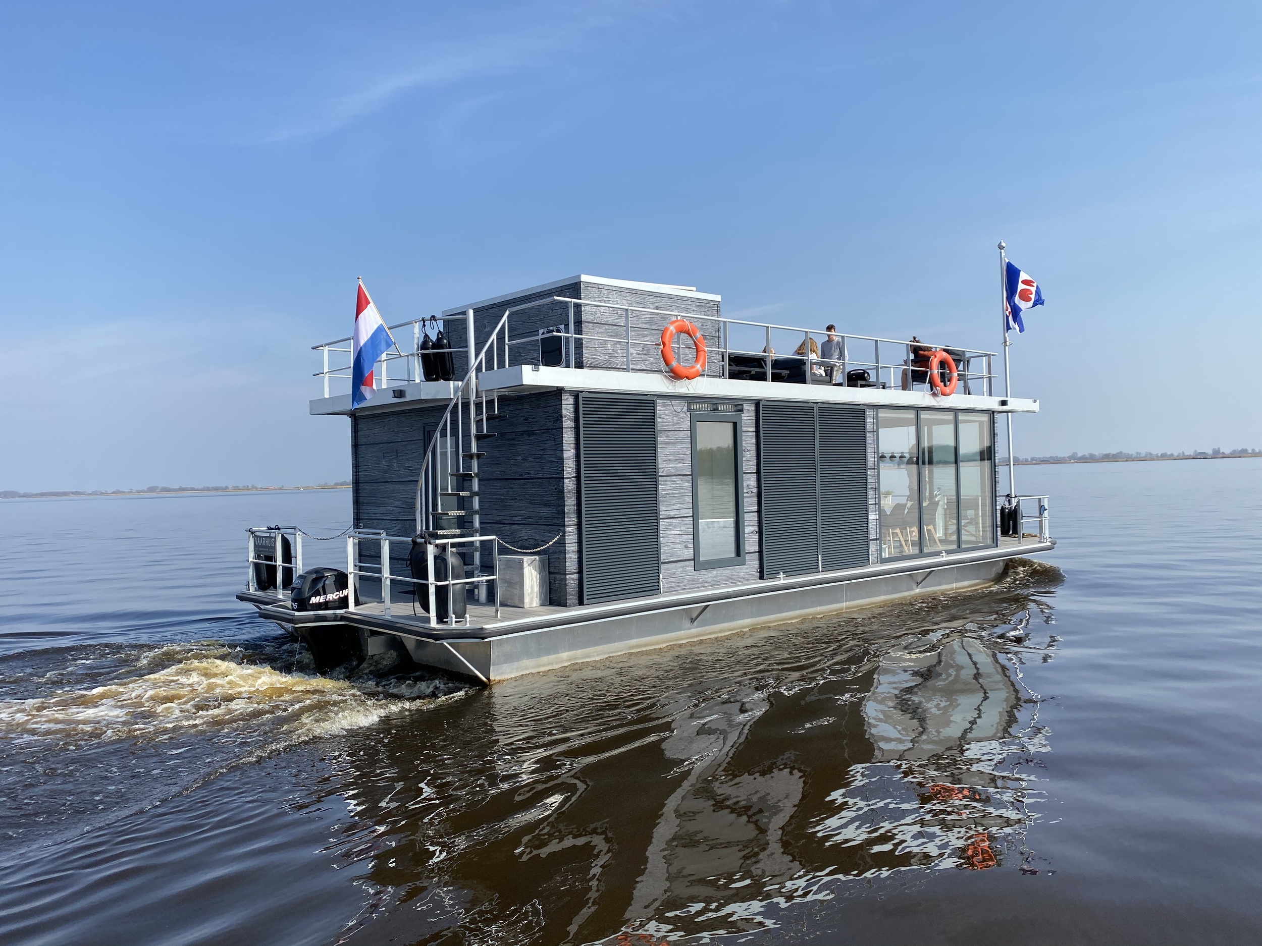 VaarAppartement 'Black Pearl' Houseboat - Panoramahut hoofdfoto: 1