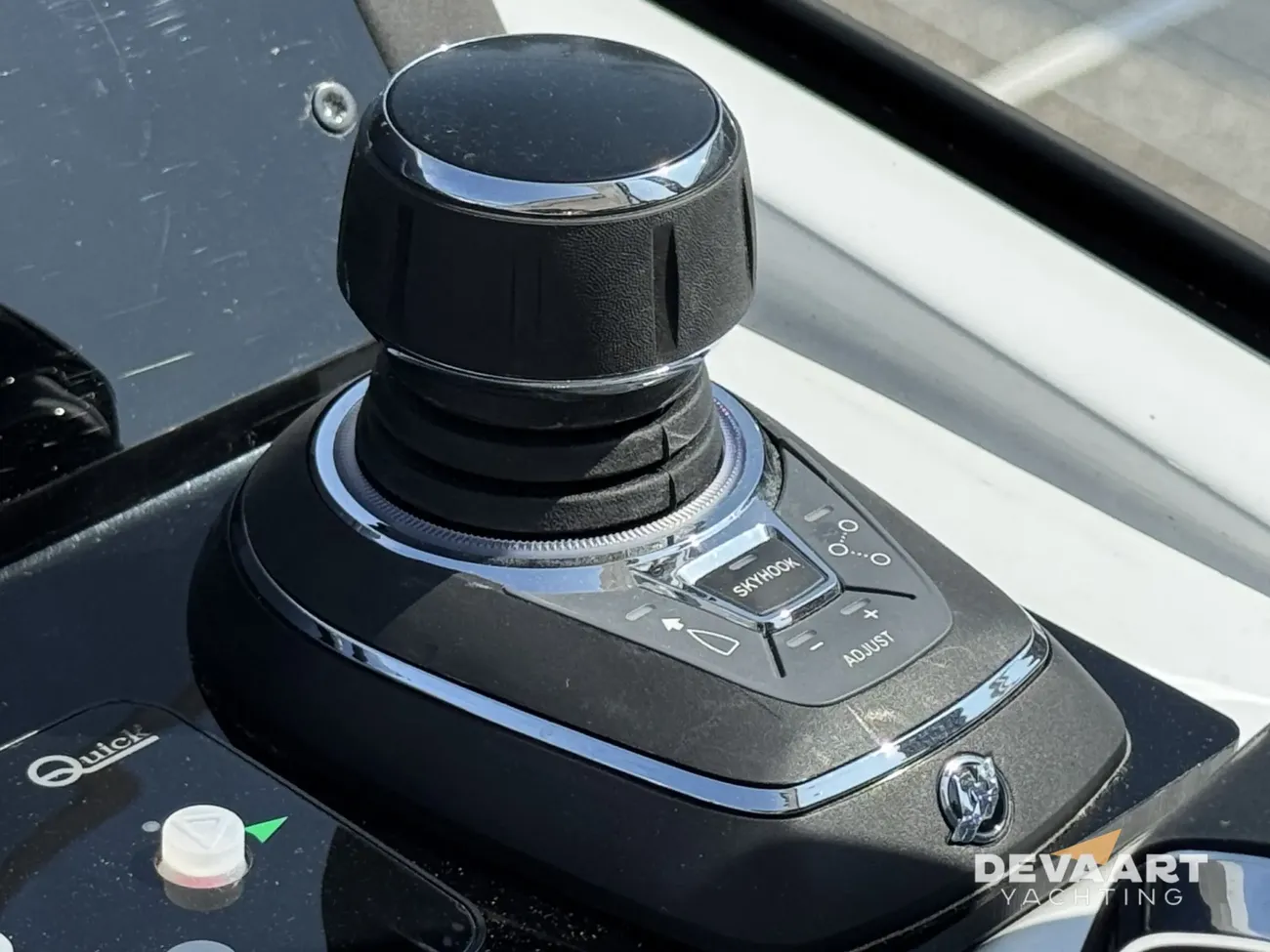Sealine S335