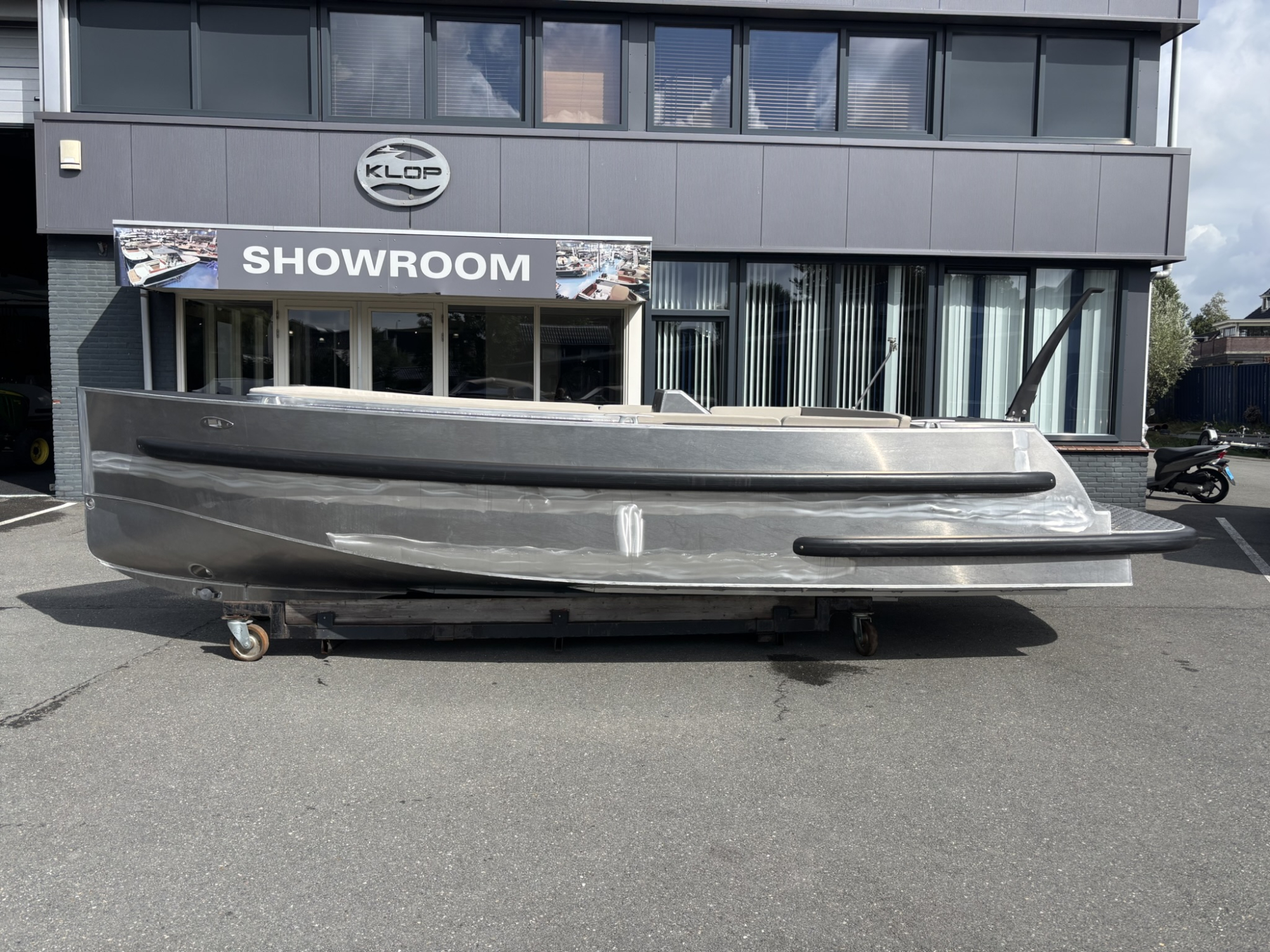 Van Vossen Tender 650 met Honda 60 pk op voorraad!