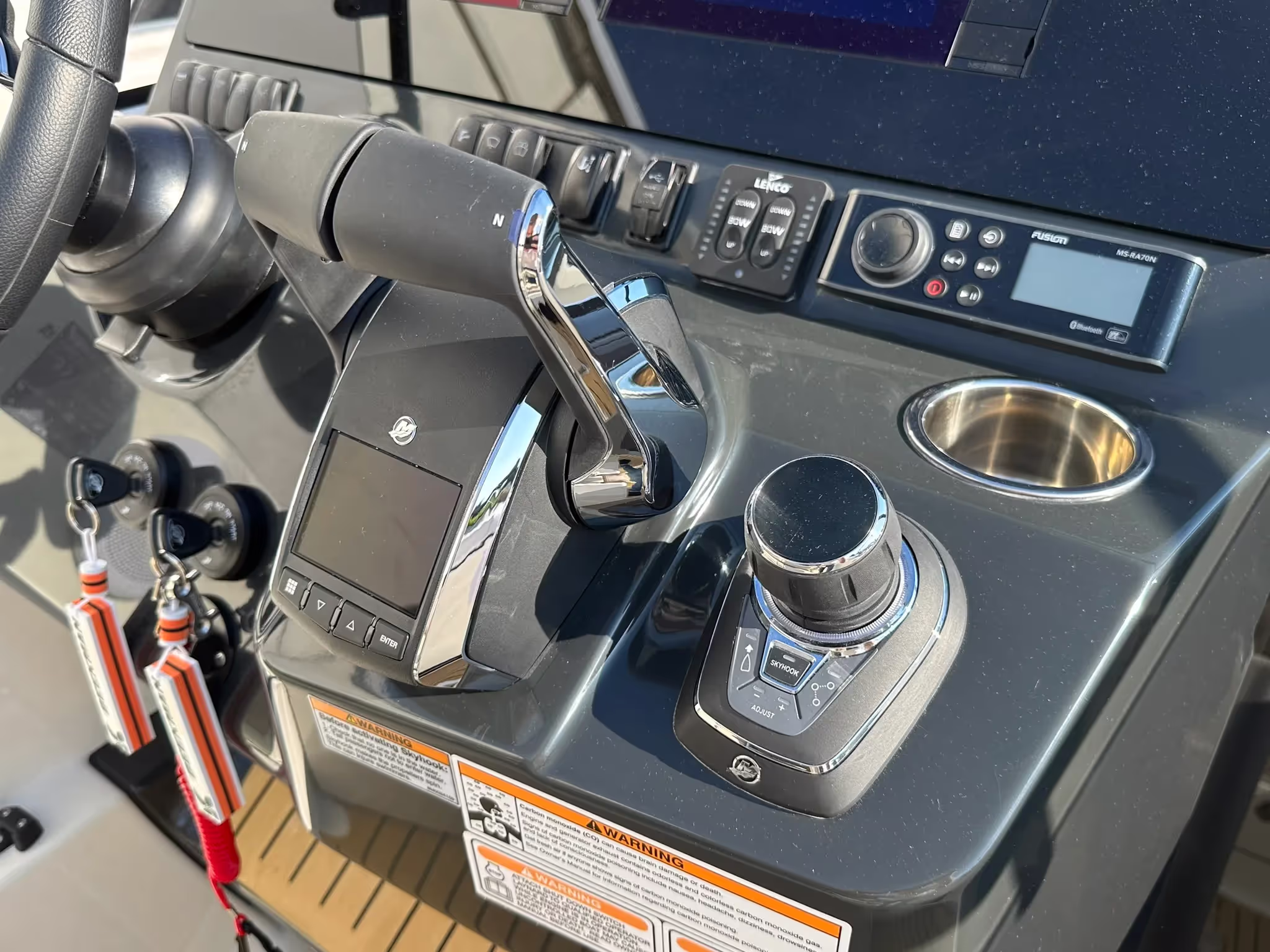 Quicksilver 875 Sundeck