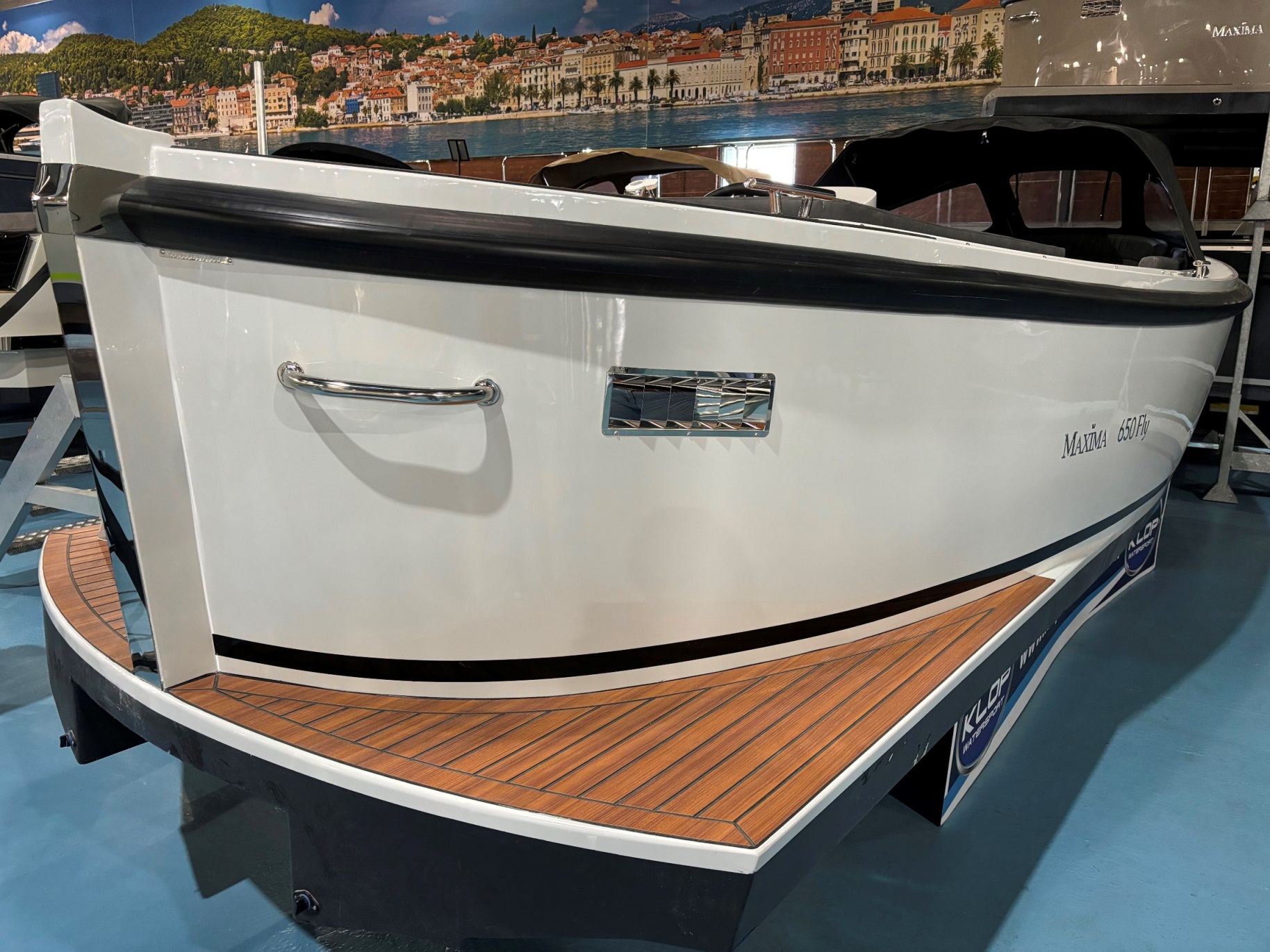 Maxima Boats 650 Flying Lounge in RAL kleur 7038 - op voorraad