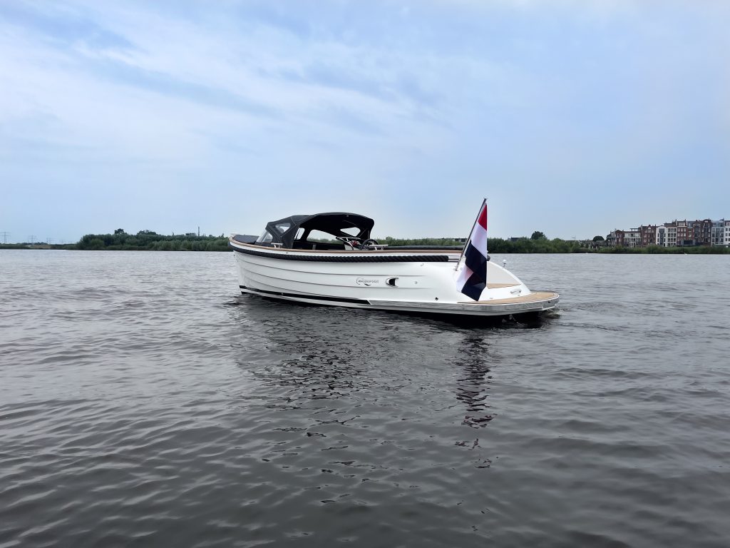 Waterspoor 646 outboard DE GROOTSTE SLOEPENSHOWROOM VAN NEDERLAND