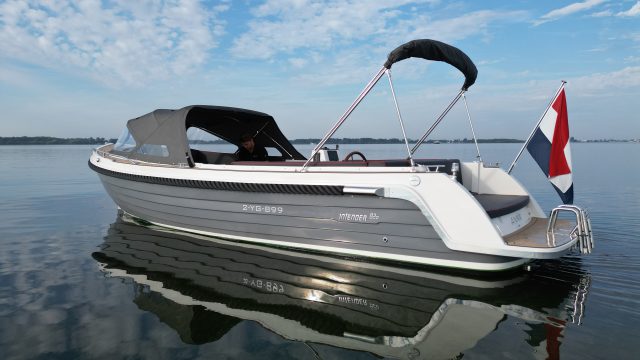Interboat Intender 820