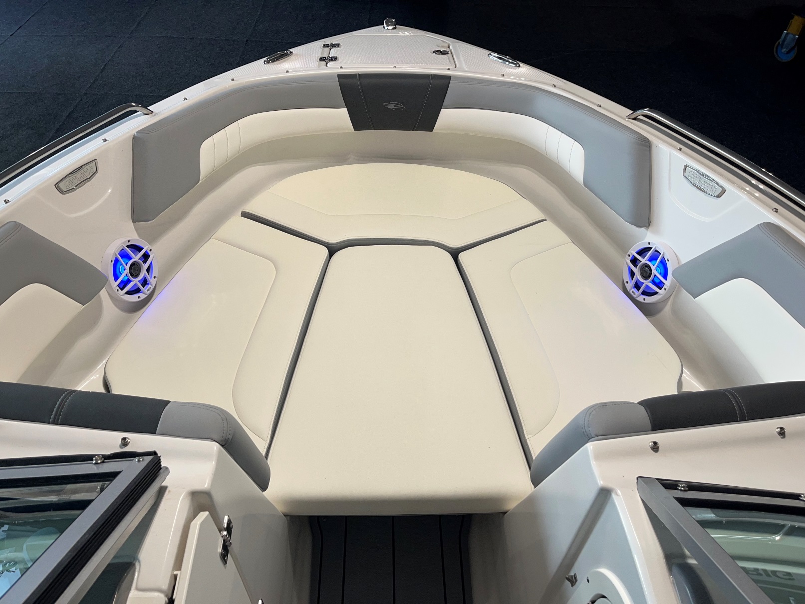 Chaparral AANBIEDING -  23 SSI met Mercruiser 300 pk uit bouwjaar 2024!