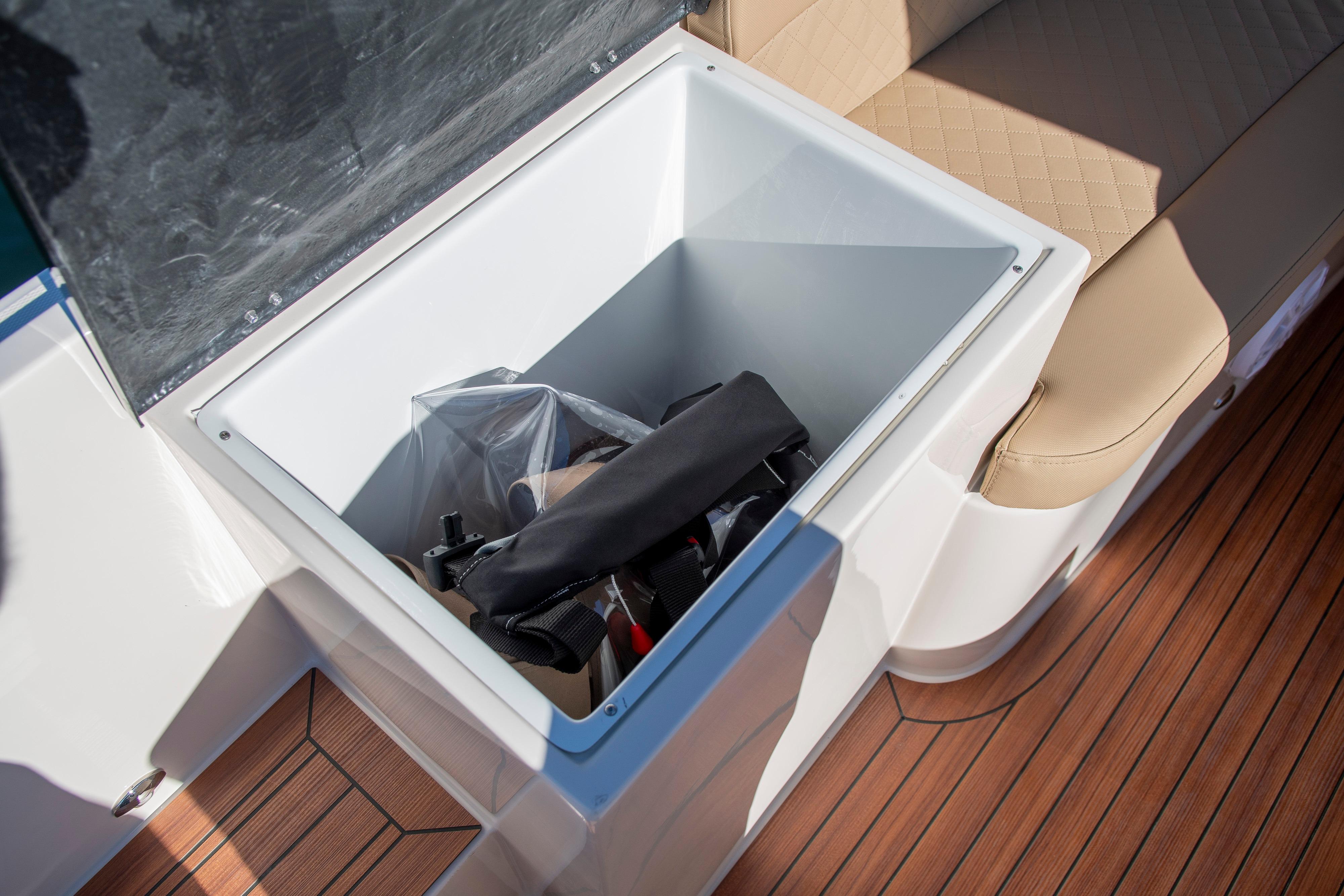 Lago Amore 606 Tender