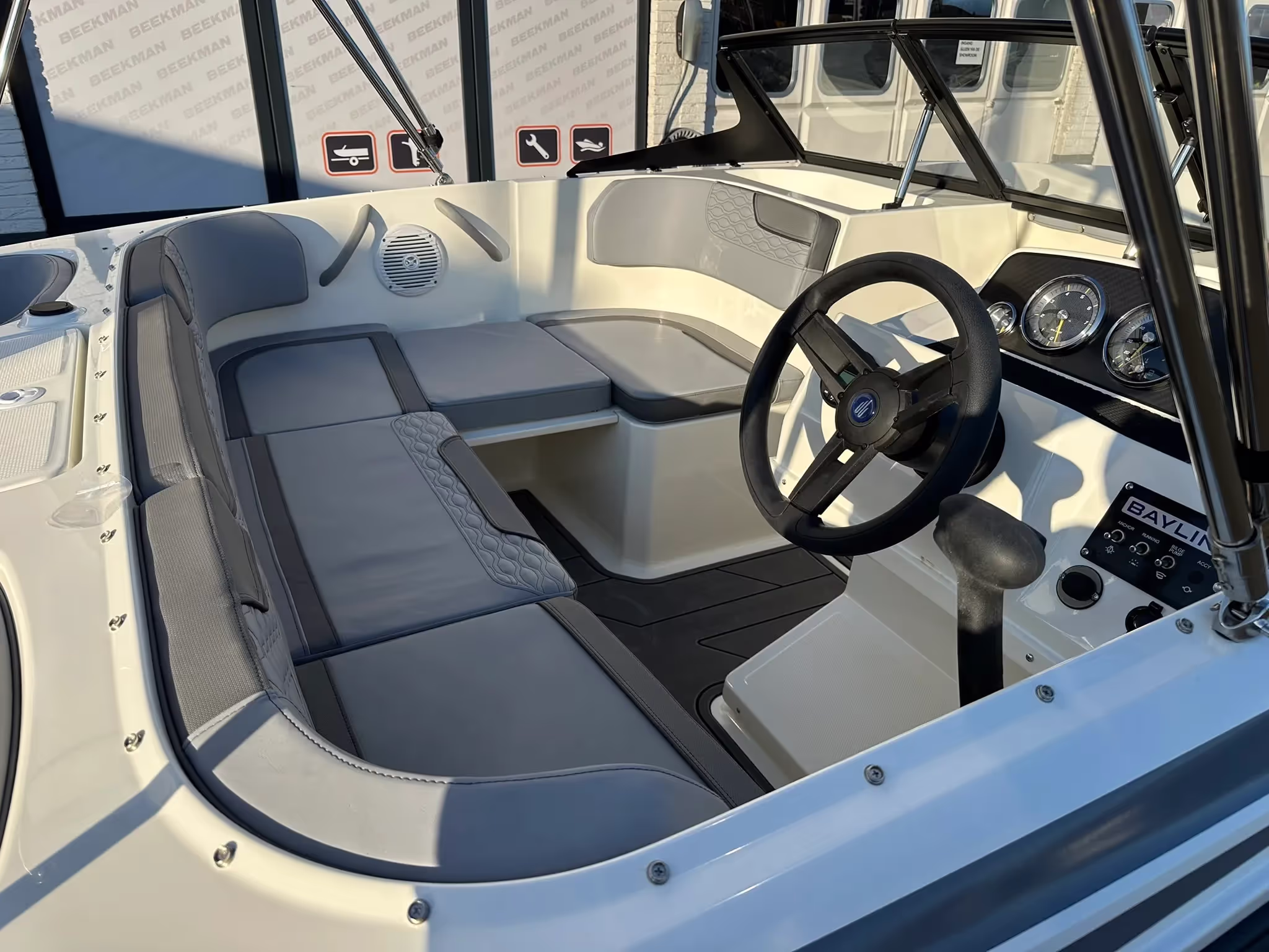 Bayliner Element M17