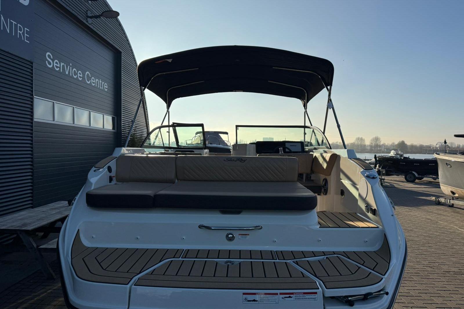 Sea Ray SDX 230