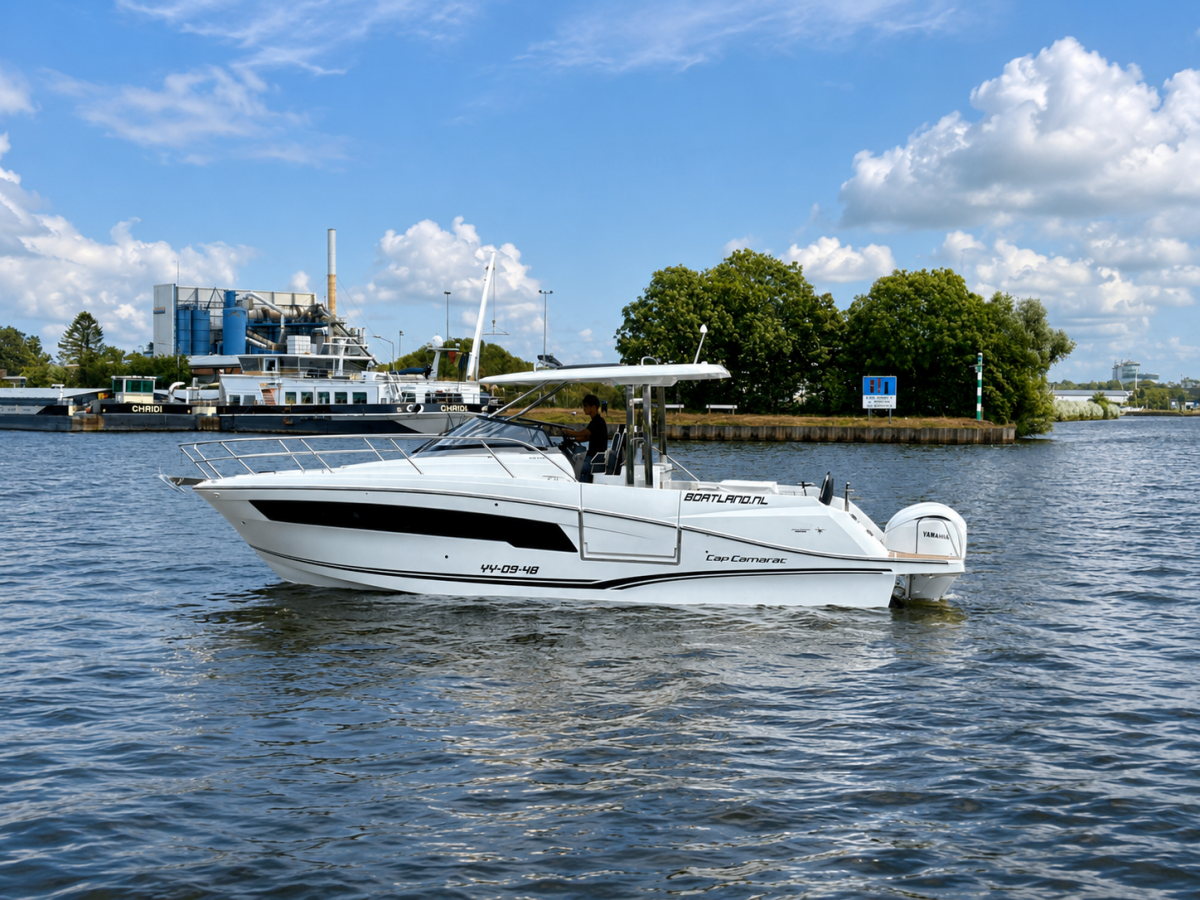 Jeanneau Cap Camarat 10.5 WA S2 op voorraad. Dit schip is aanwezig op de yamaha stand van hiswa te water 2026.