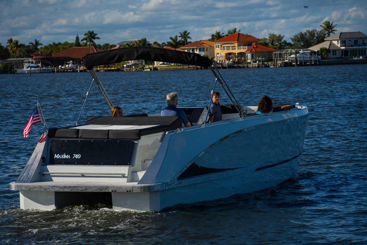 Maxima Boats 740