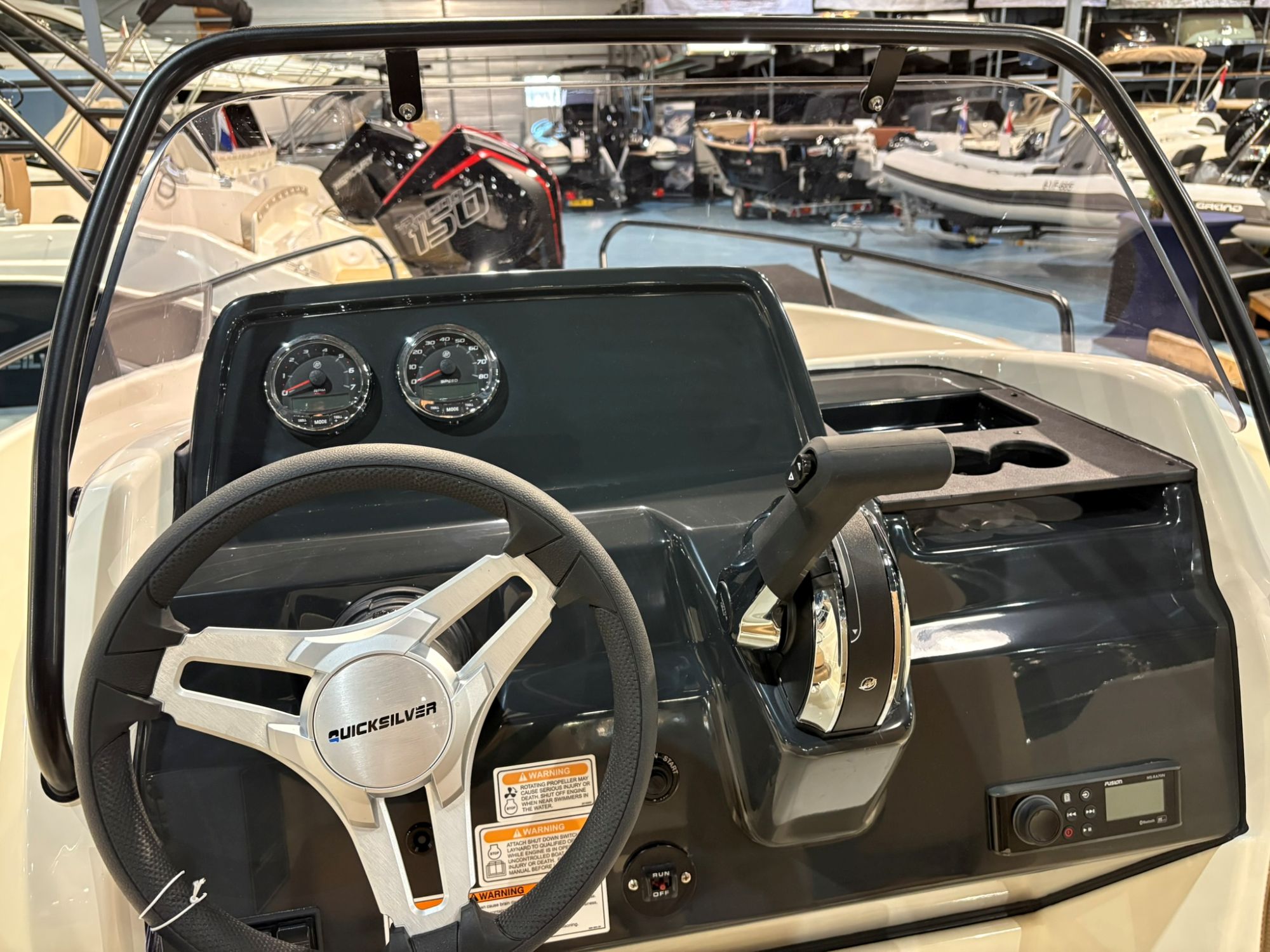 Quicksilver 555 Activ Open met Mercury 115 pk - Komt binnen!