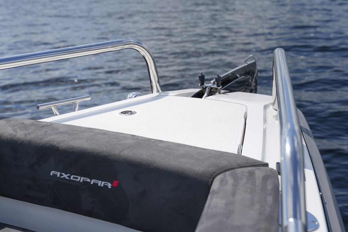 Axopar 28 Cabin