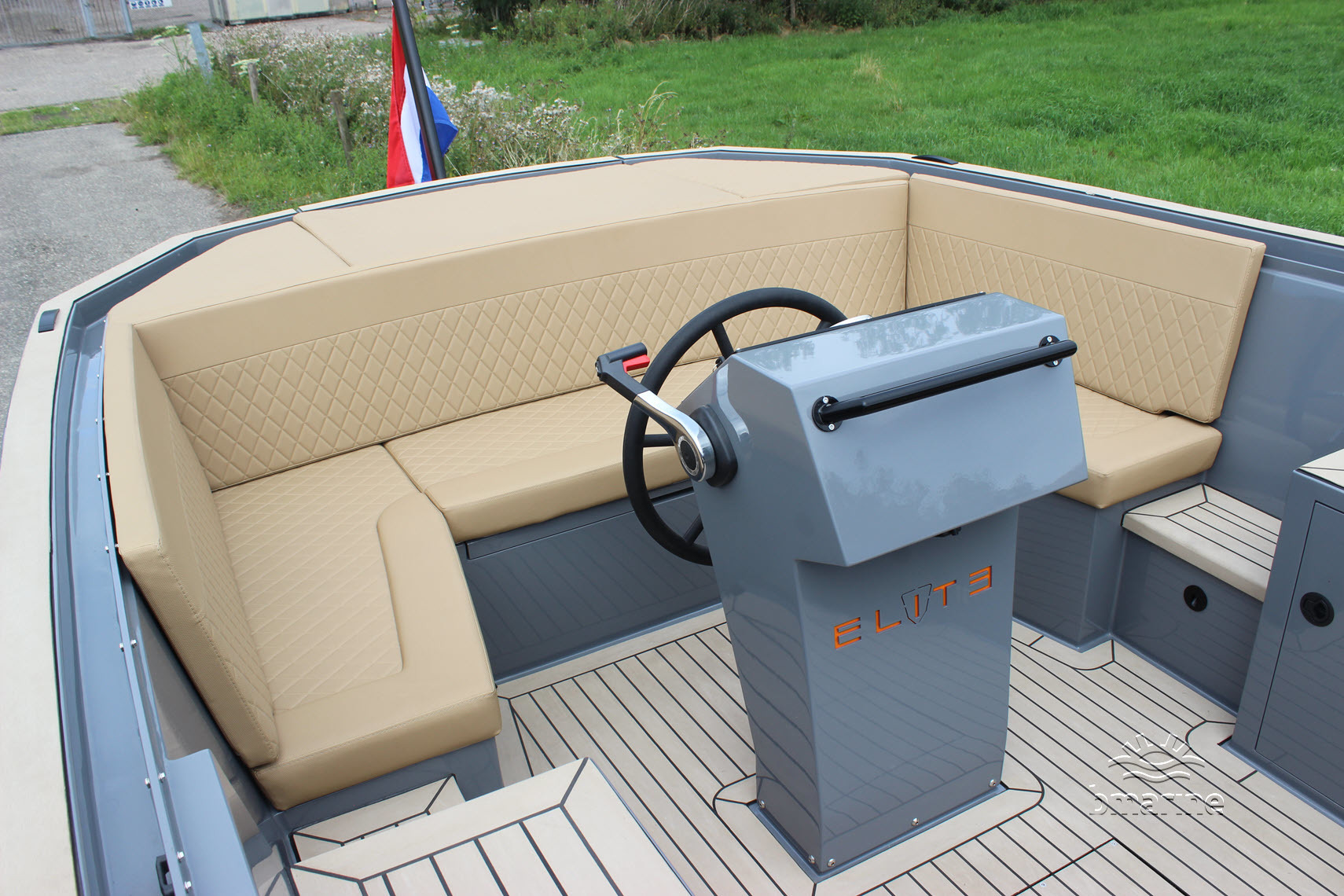 Elite 717 Tender