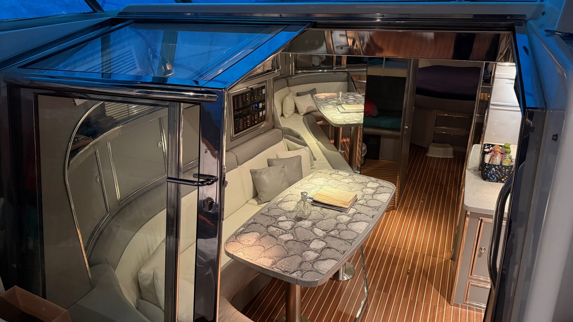 Sea Ray 400 Express Cruiser