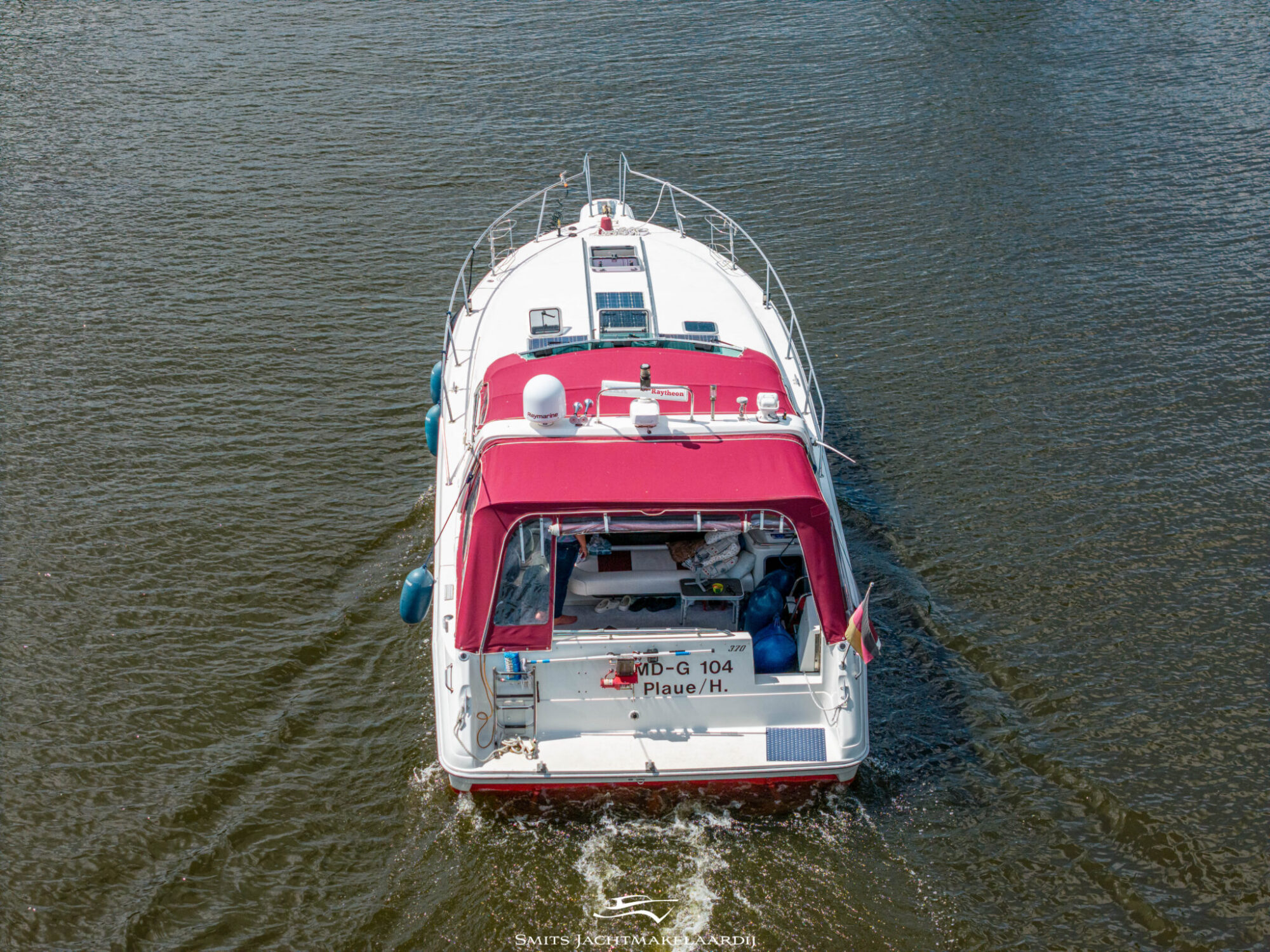 Sea Ray 370 Express Cruiser
