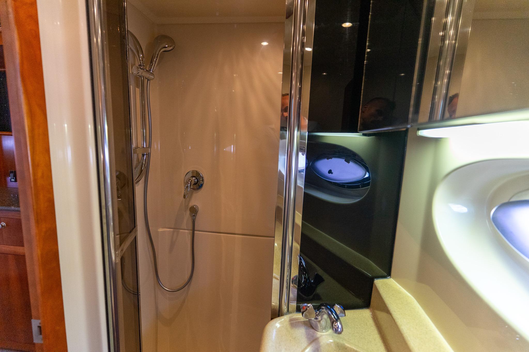 Cruisers Yachts 415 Express Motoryacht