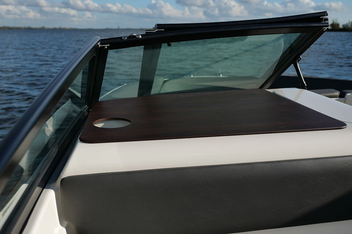 Sea Ray SPX 230