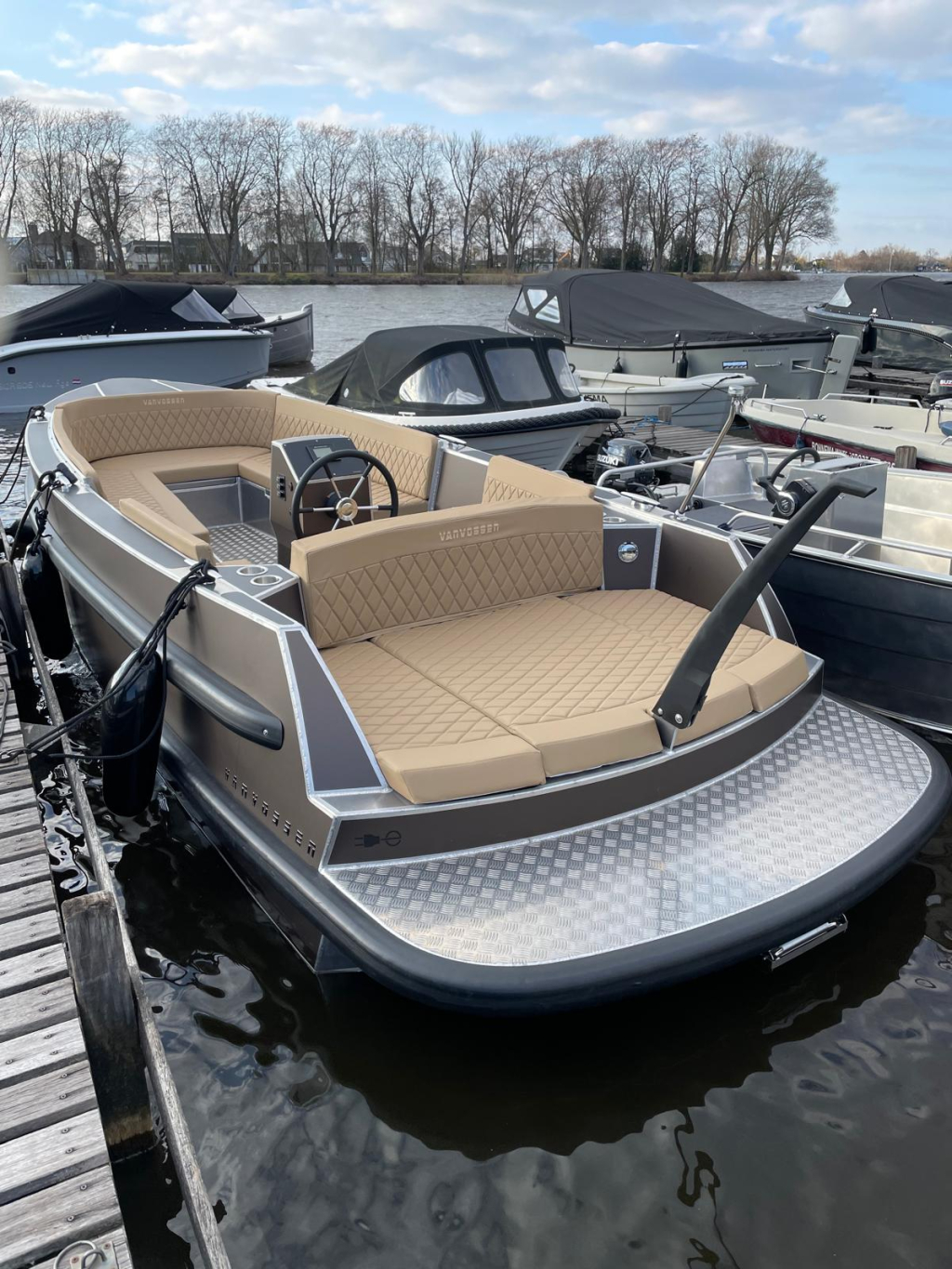 Van Vossen 650 plugin E-tender vaarklaar elektrisch