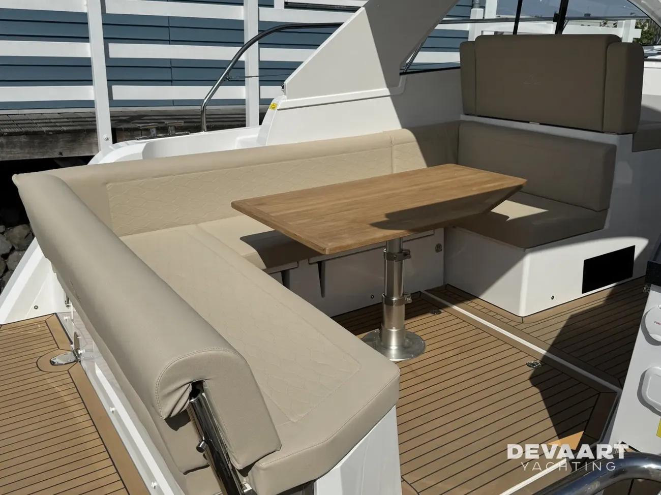 Sealine S335