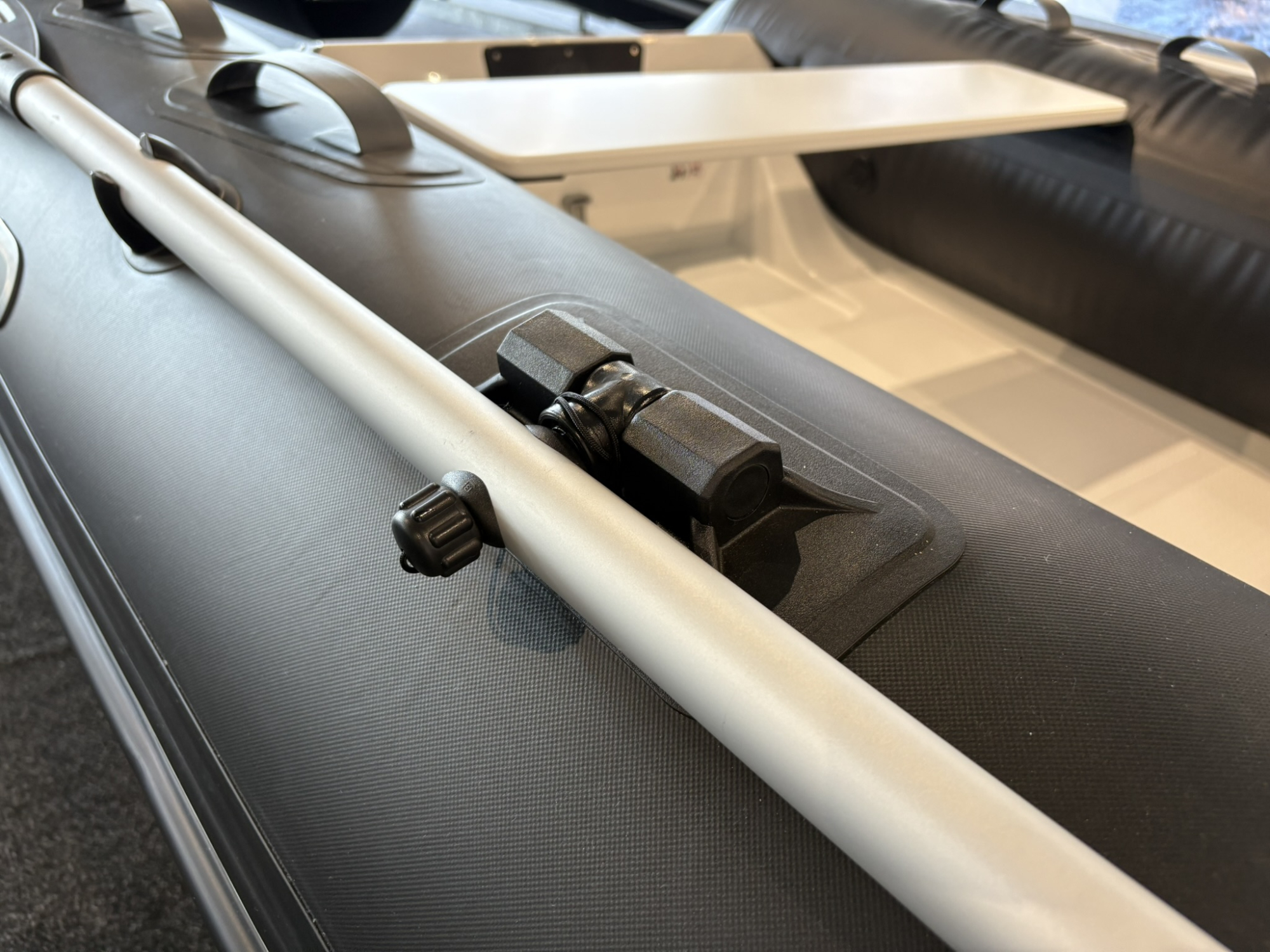 Grand Ribs Grand S330 grijs met Mercury 4 pk