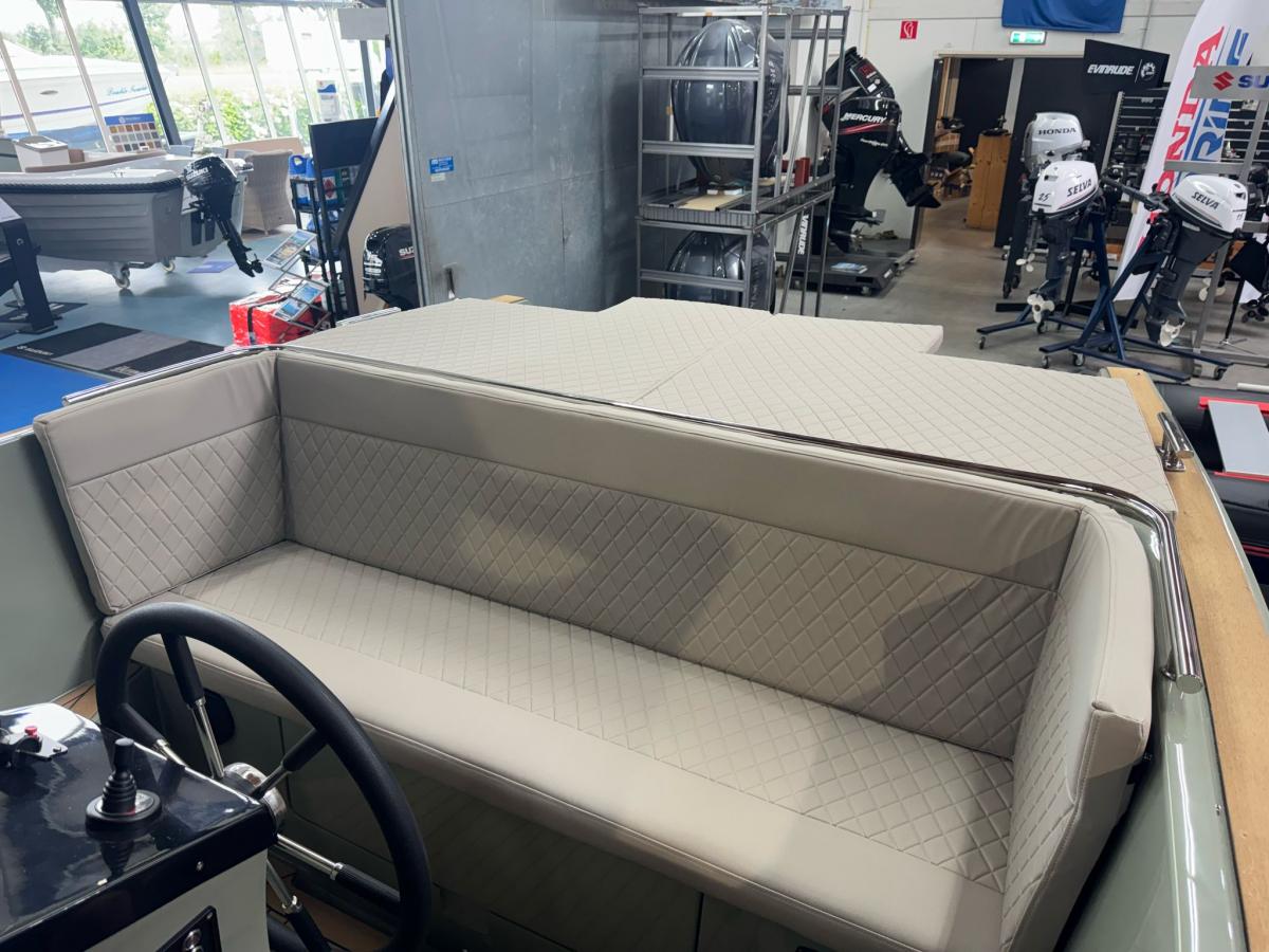 Maxima 630 Tender met boegschroef