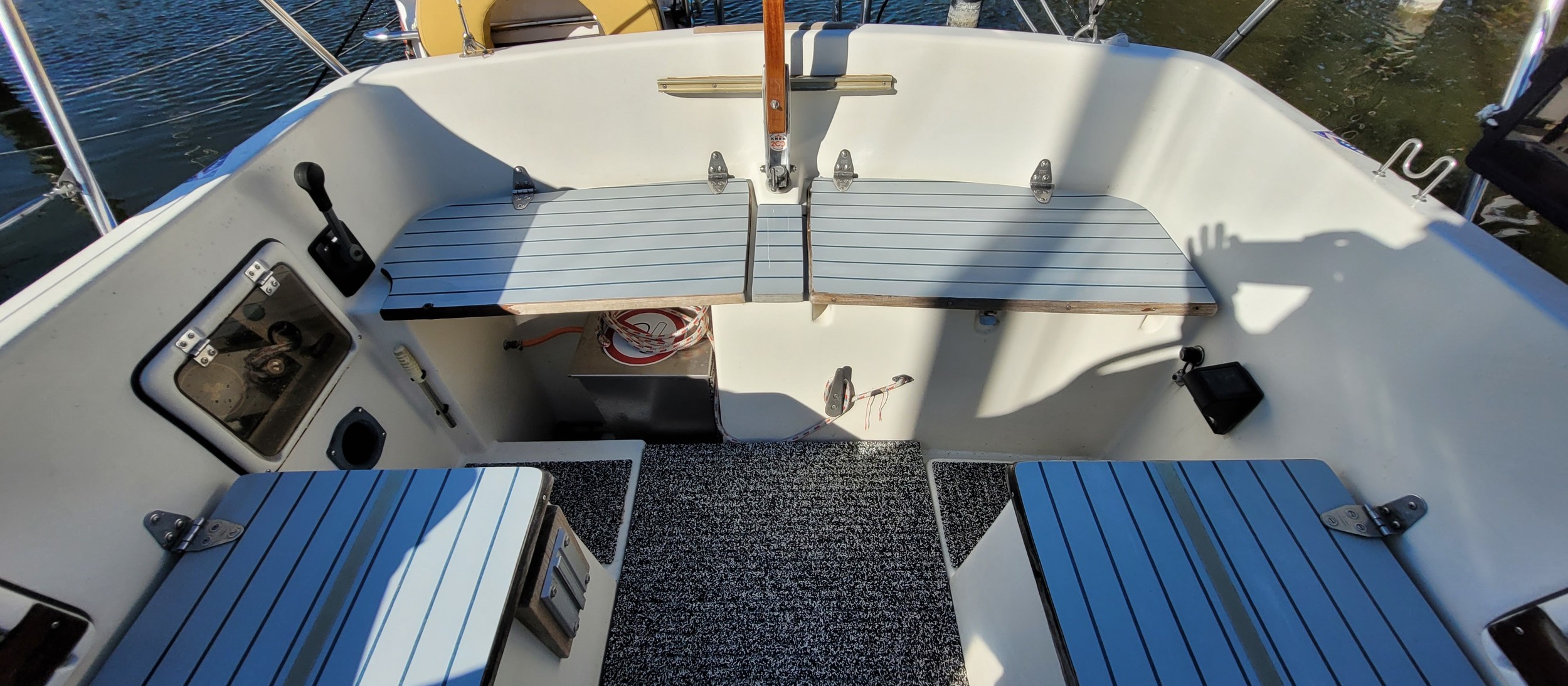 Bavaria 890