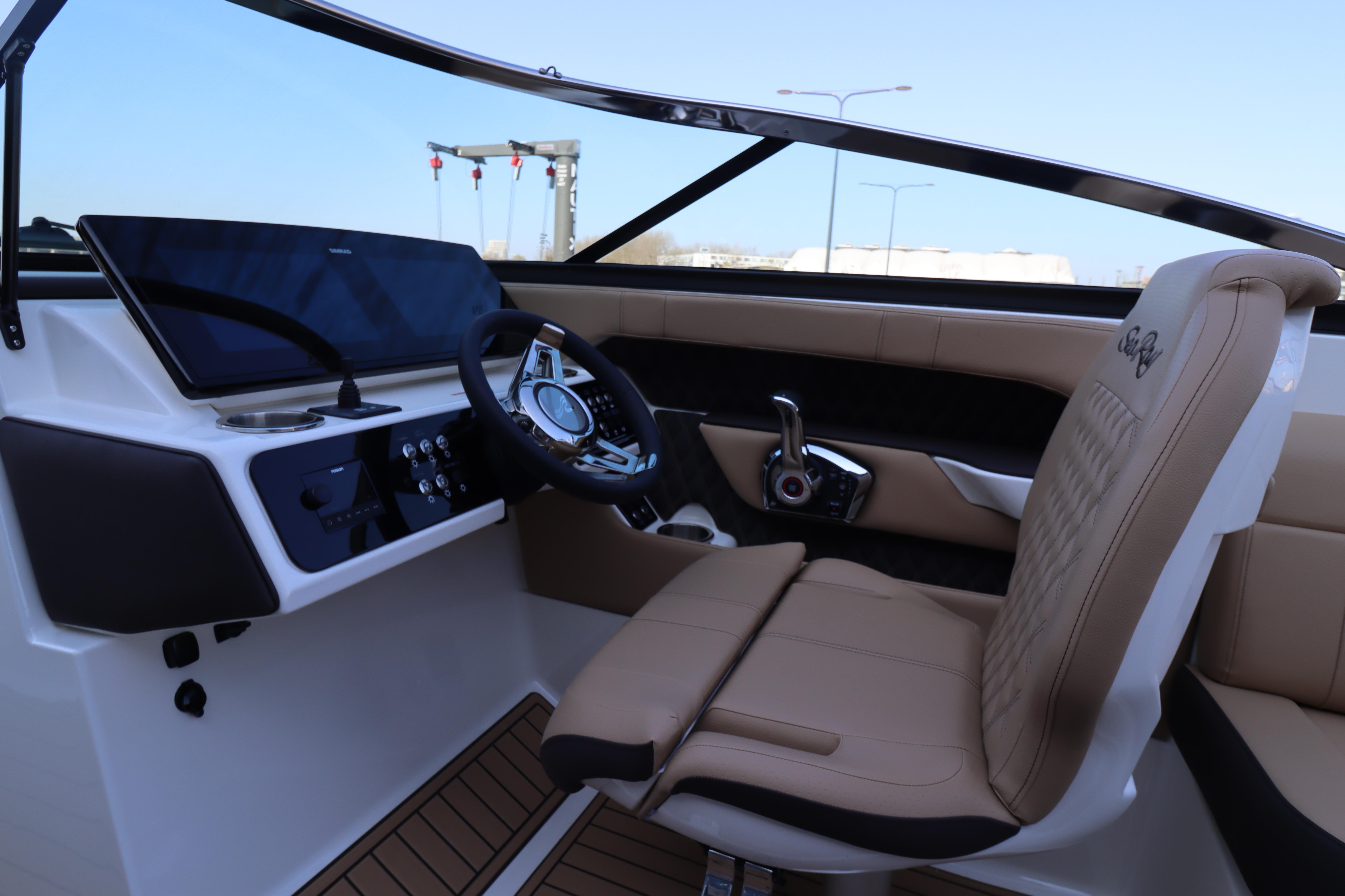 Sea Ray SLX 250