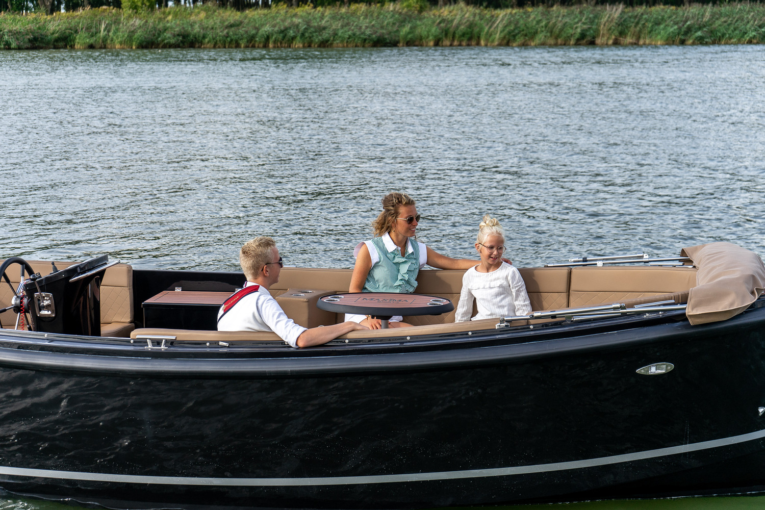 Maxima Boats 650 Flying Lounge