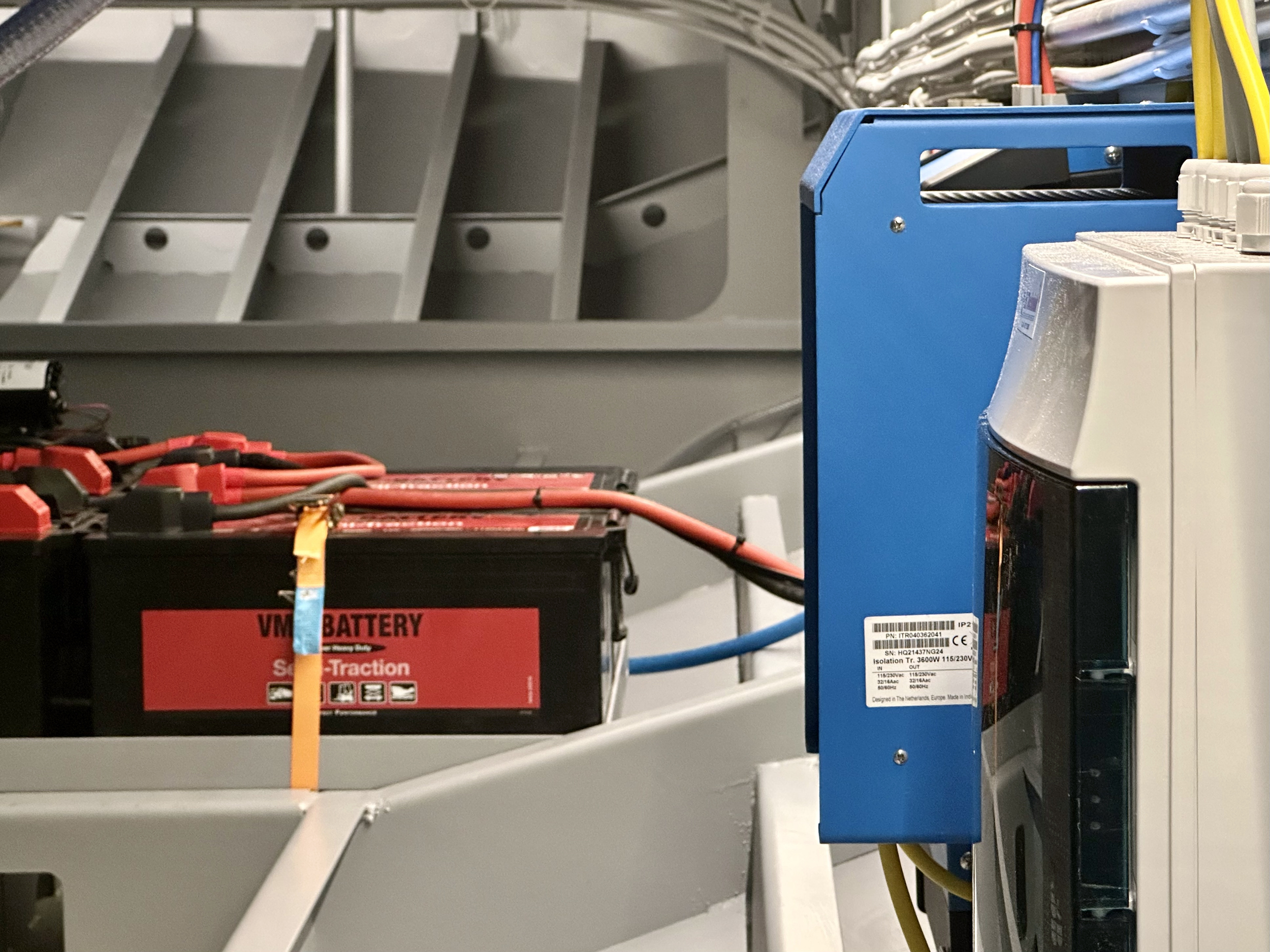 HOMESHIP VaarChalet In Amsterdam 1250D Luxe Houseboat