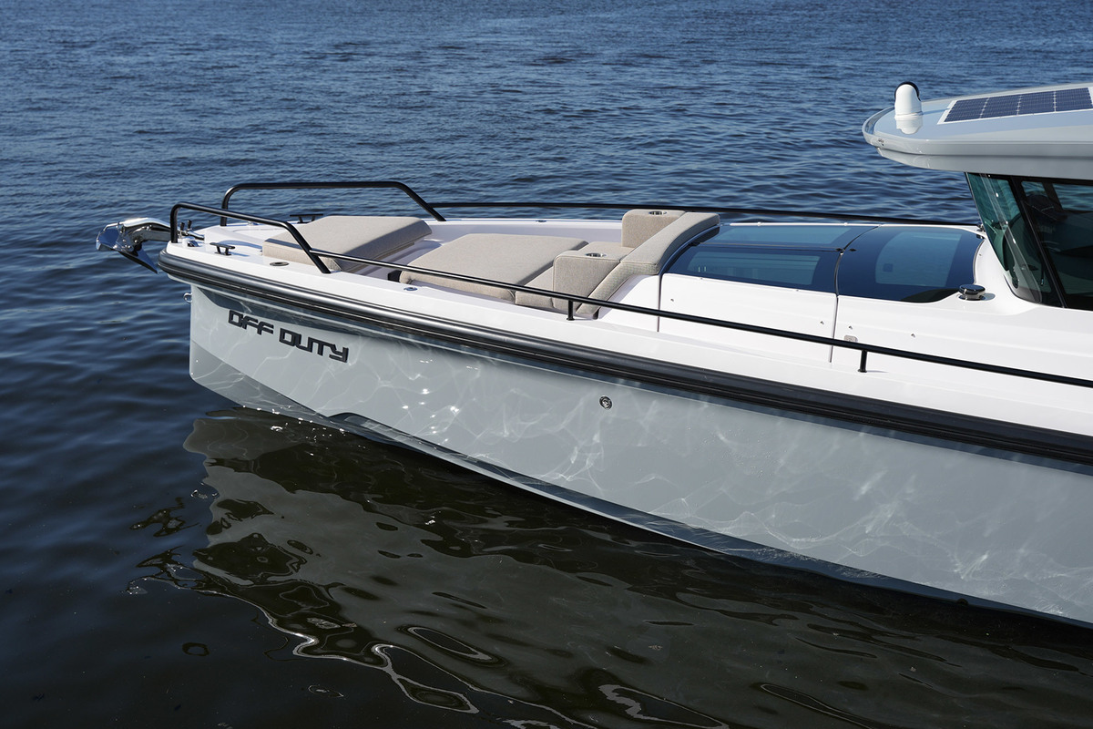 Axopar 37 XC Cross Cabin Mediterrana Edition