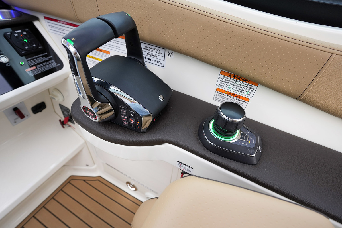 Sea Ray Sundancer 320