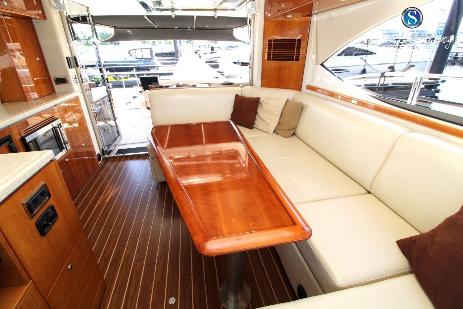 Rivièra 4700 Sport Yacht