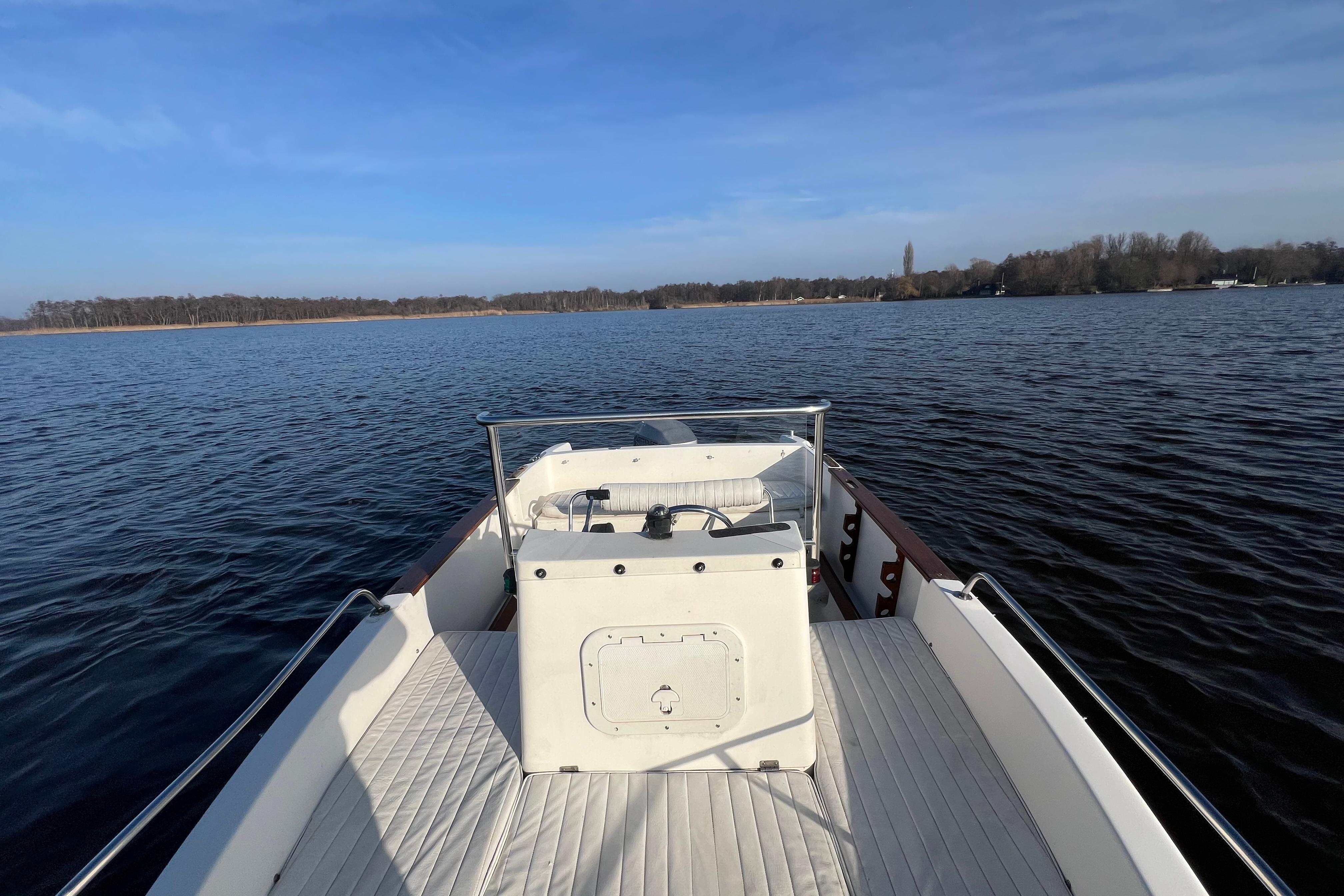 Elan 17 CC Center Consoleboot