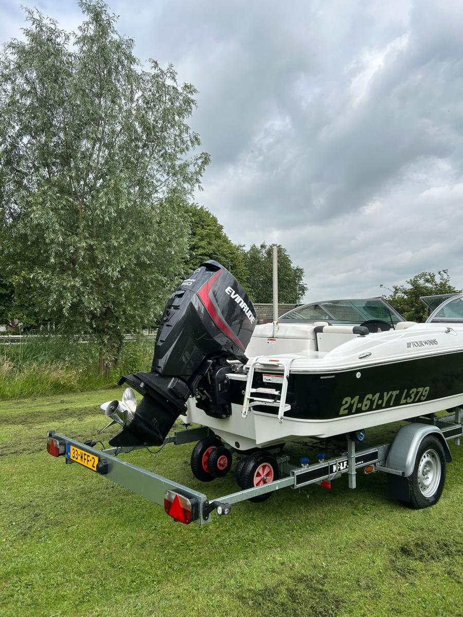 Four Winns H180 outboard