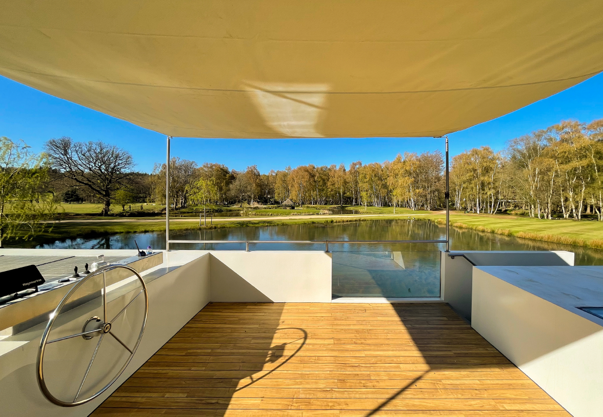 MX4 Houseboat MOAT