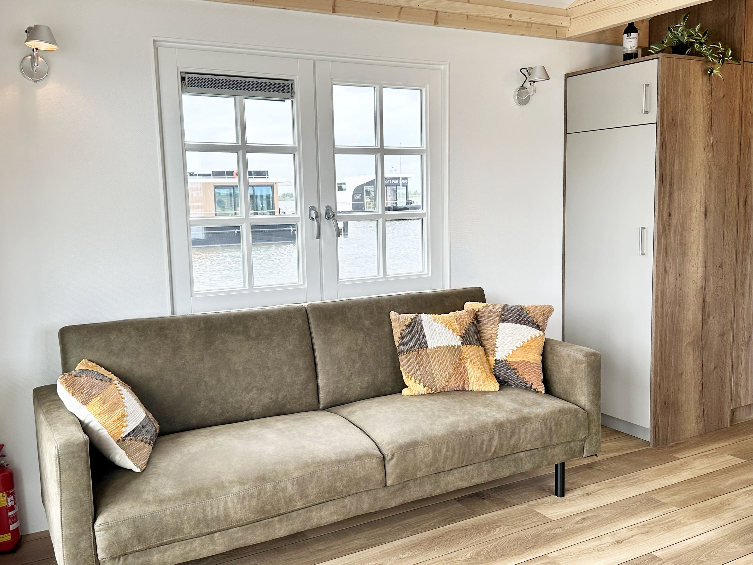 HOMESHIP VaarChalet In Amsterdam 1250D Luxe Houseboat