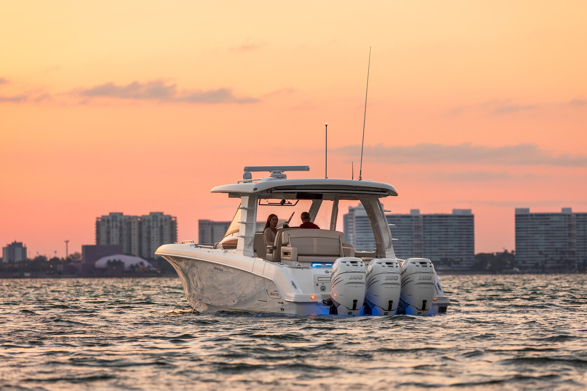 Boston Whaler 350 Realm