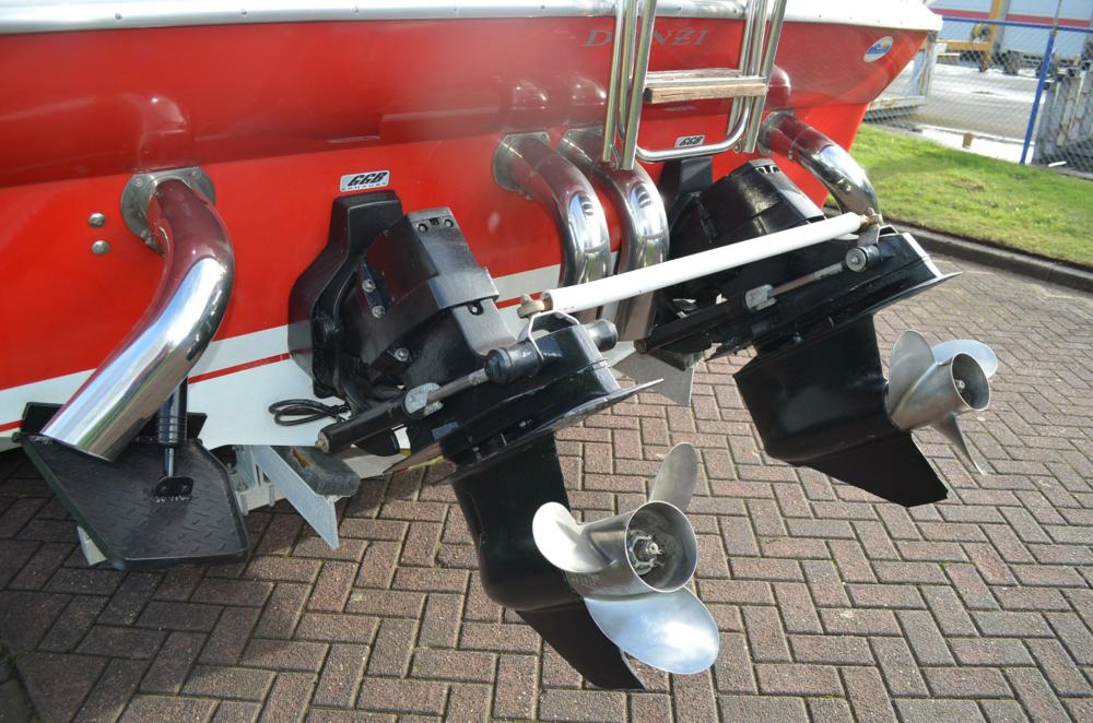 Donzi 30 "Black Widow"