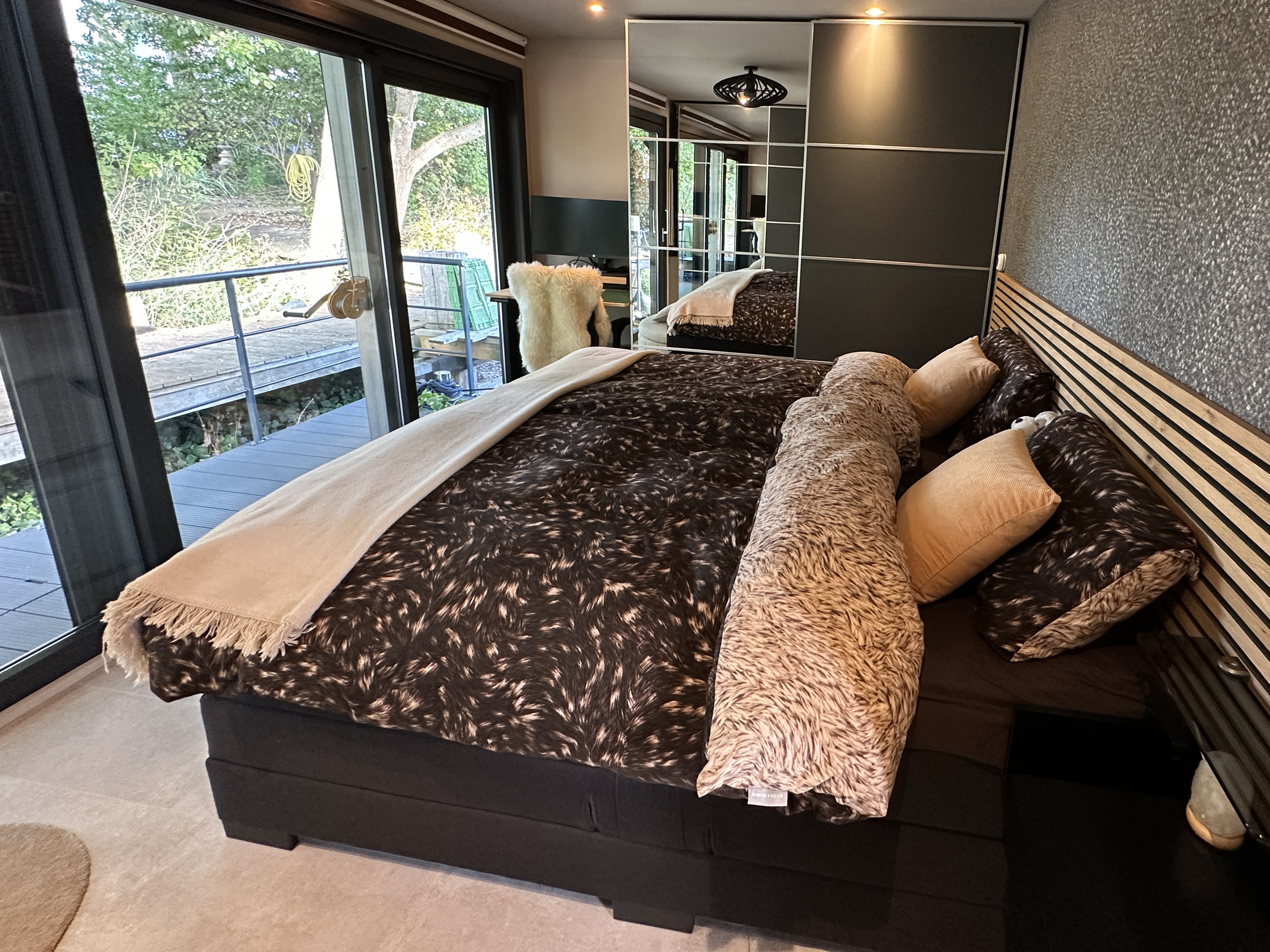 HT-Lofts Houseboat 15m Electric Propulsion