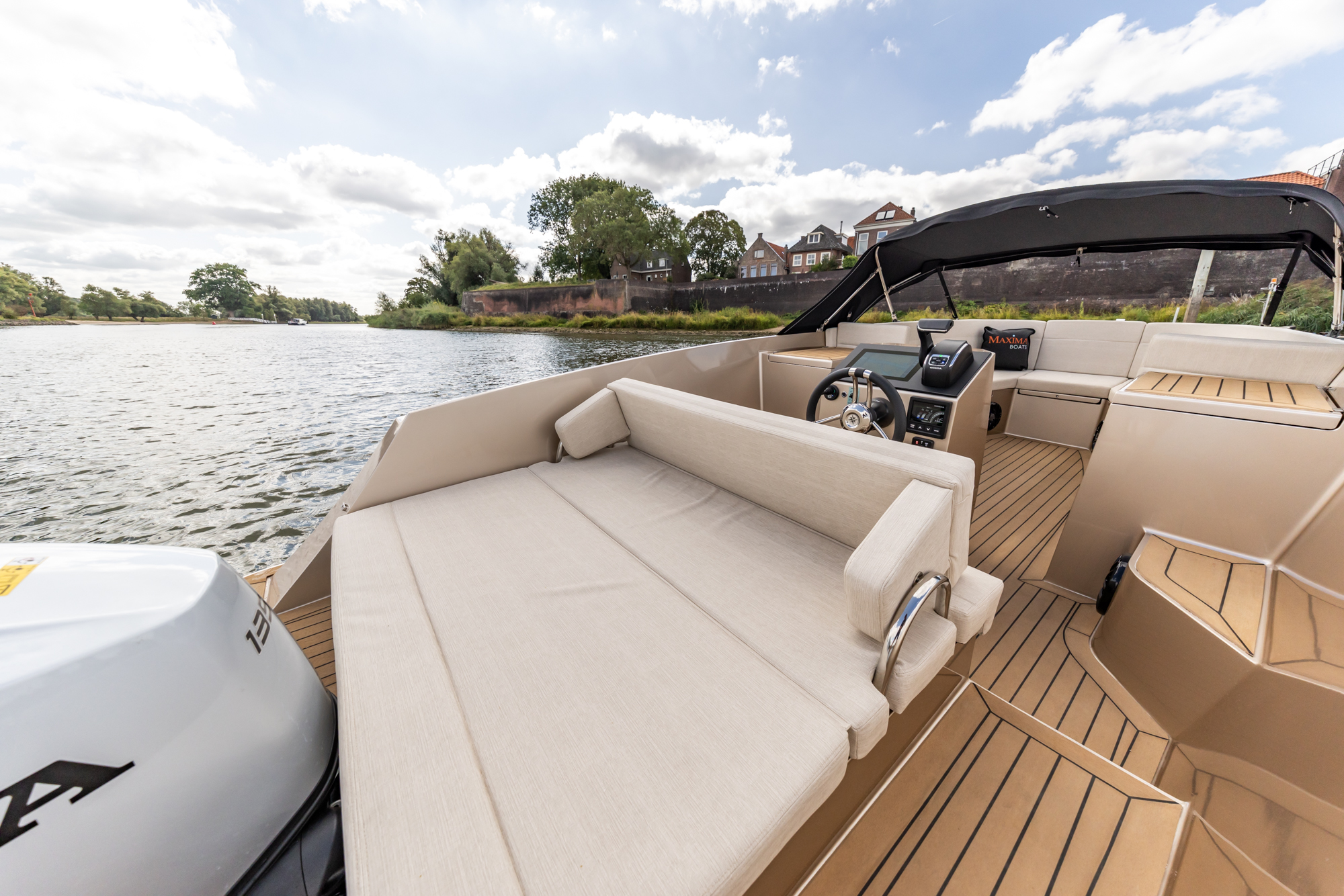 Maxima Boats 580 Sport Lounge